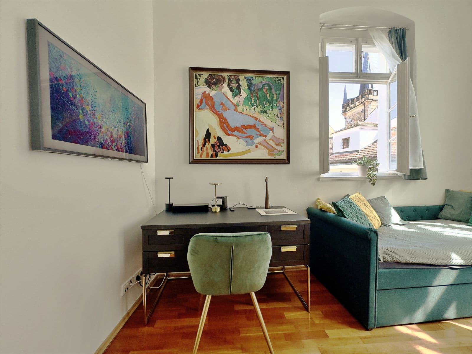 Pronájem bytu  40 m², Mostecká, Praha, Praha