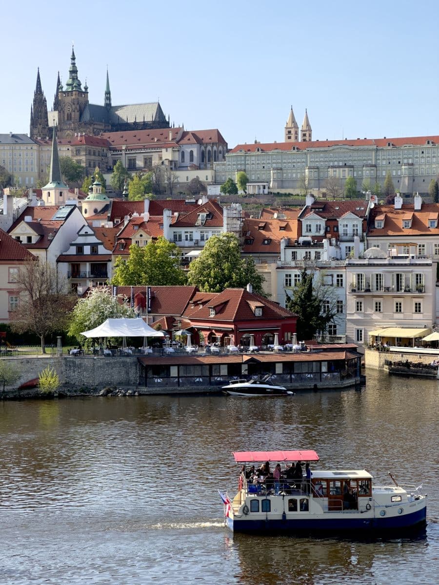 Pronájem bytu  40 m², Mostecká, Praha, Praha