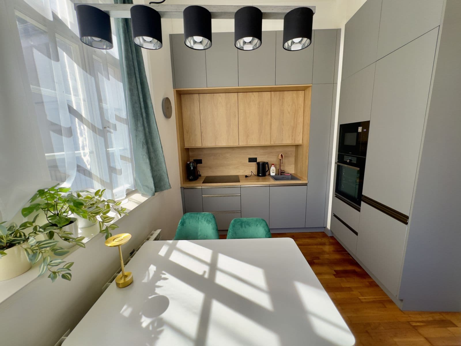 Pronájem bytu  40 m², Mostecká, Praha, Praha