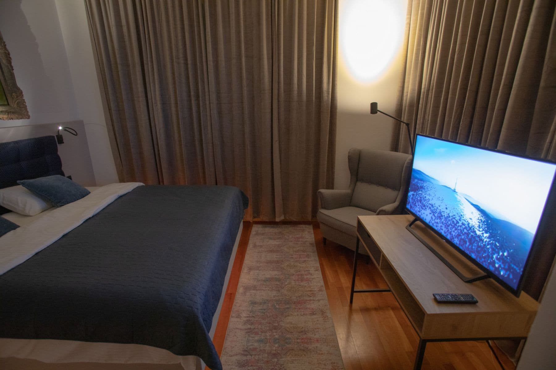 Pronájem bytu  40 m², Mostecká, Praha, Praha