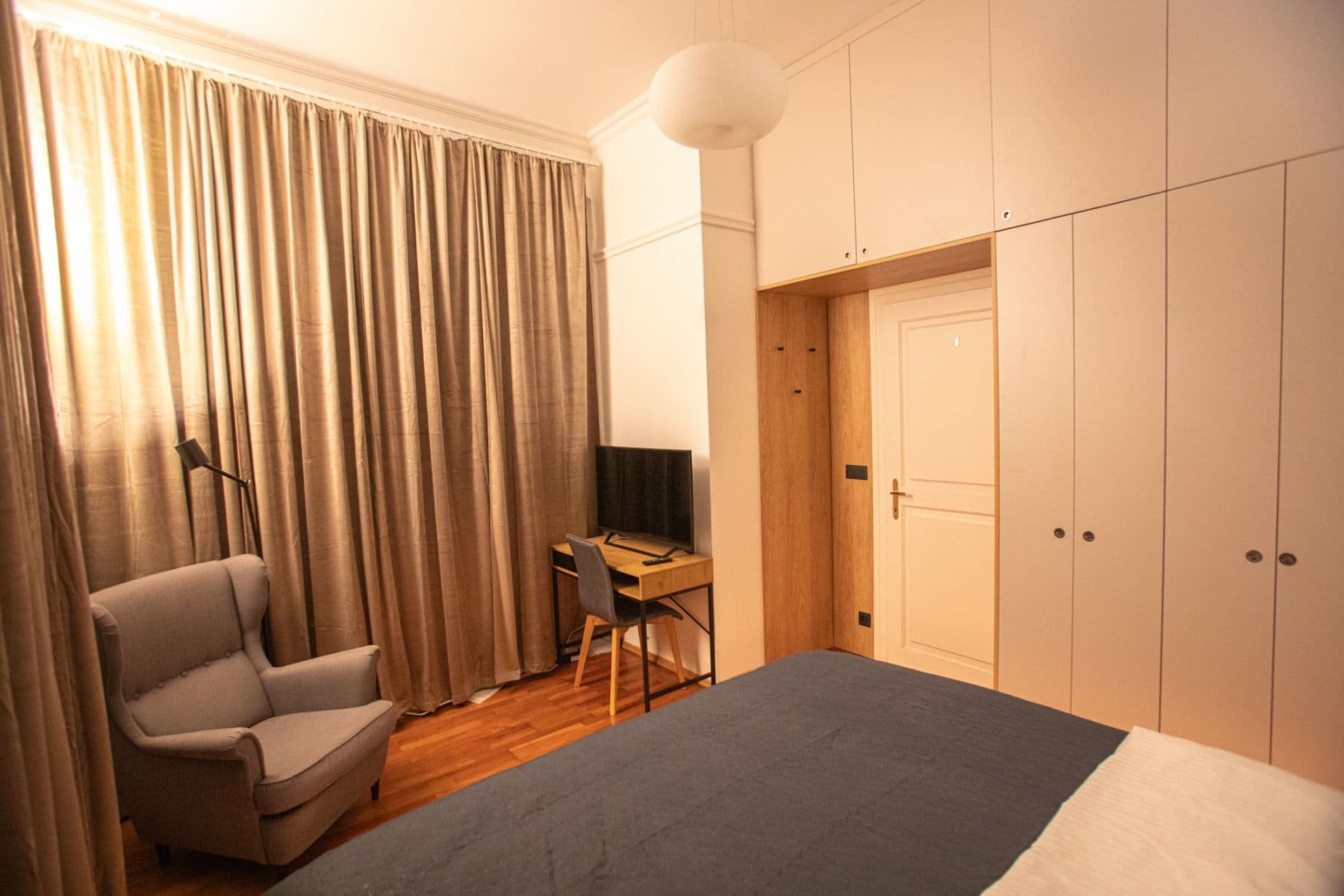 Pronájem bytu  40 m², Mostecká, Praha, Praha