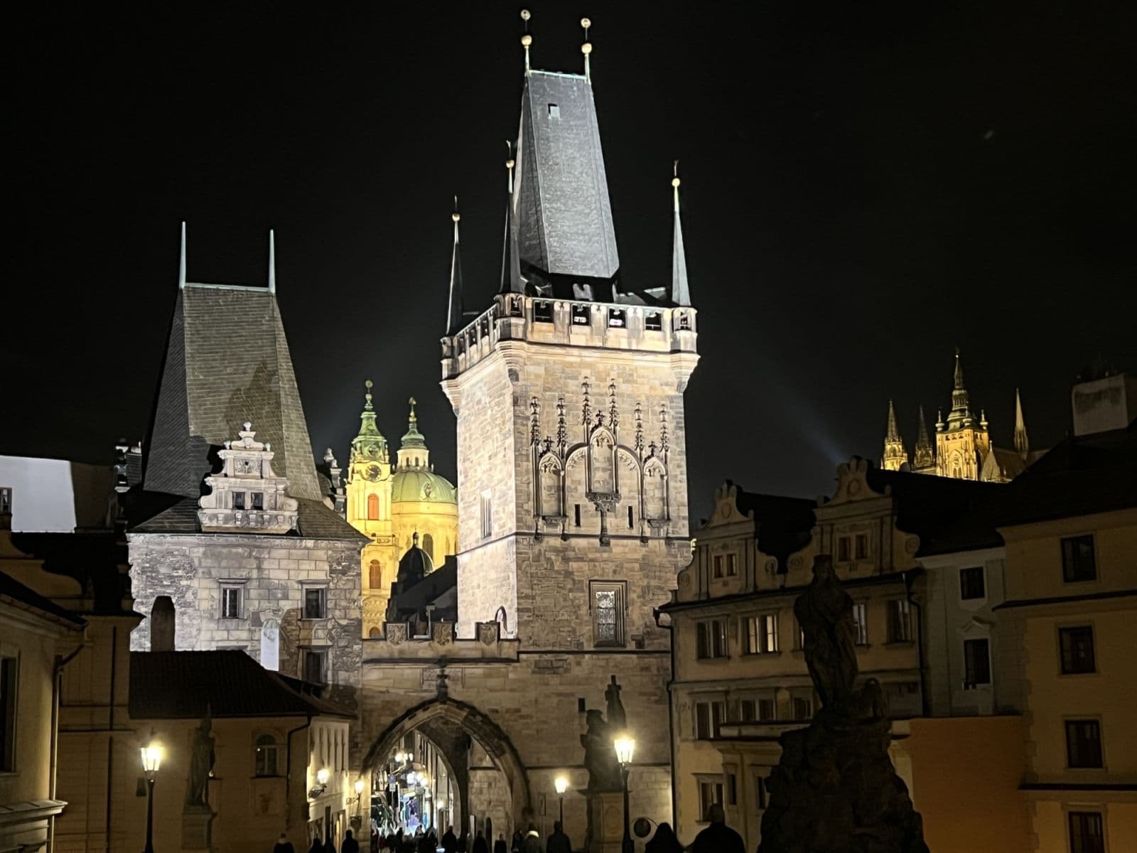 Pronájem bytu  40 m², Mostecká, Praha, Praha