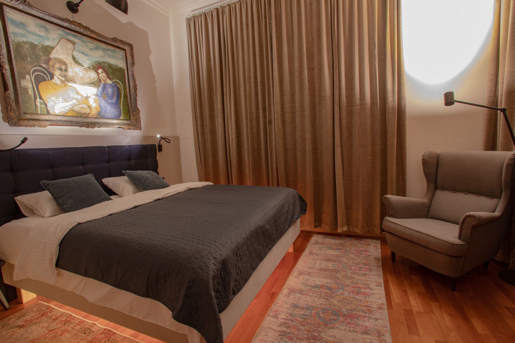 Pronájem bytu  40 m², Mostecká, Praha, Praha