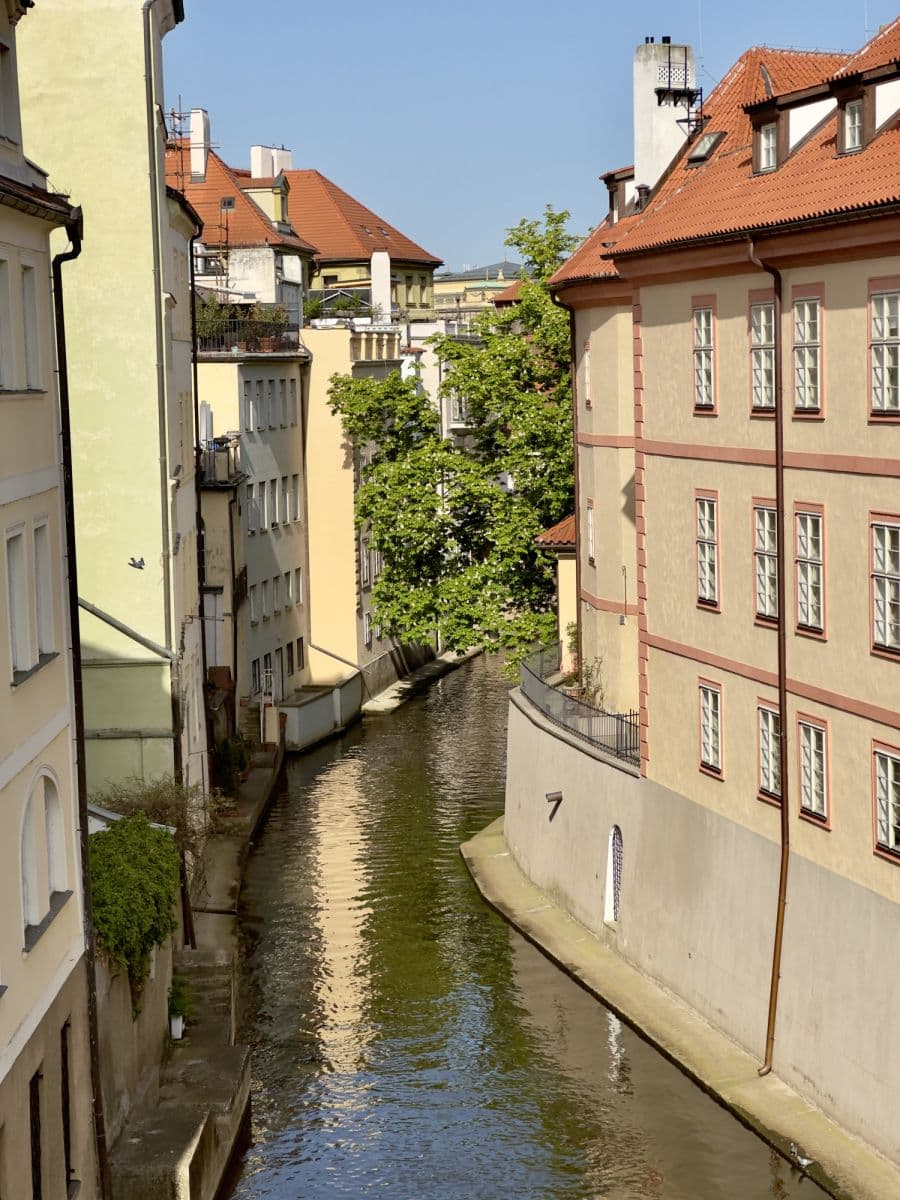 Pronájem bytu  40 m², Mostecká, Praha, Praha