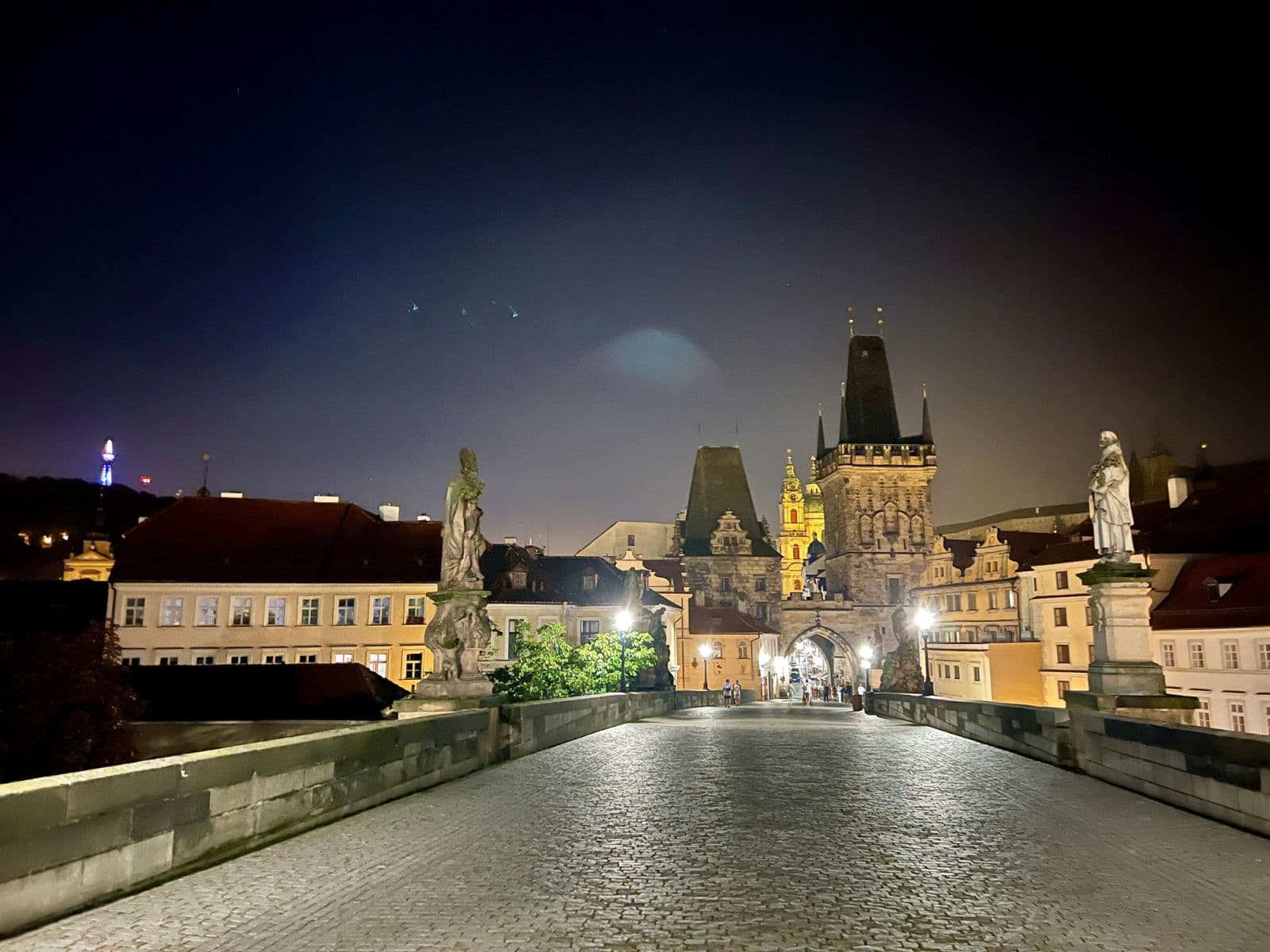 Pronájem bytu  40 m², Mostecká, Praha, Praha