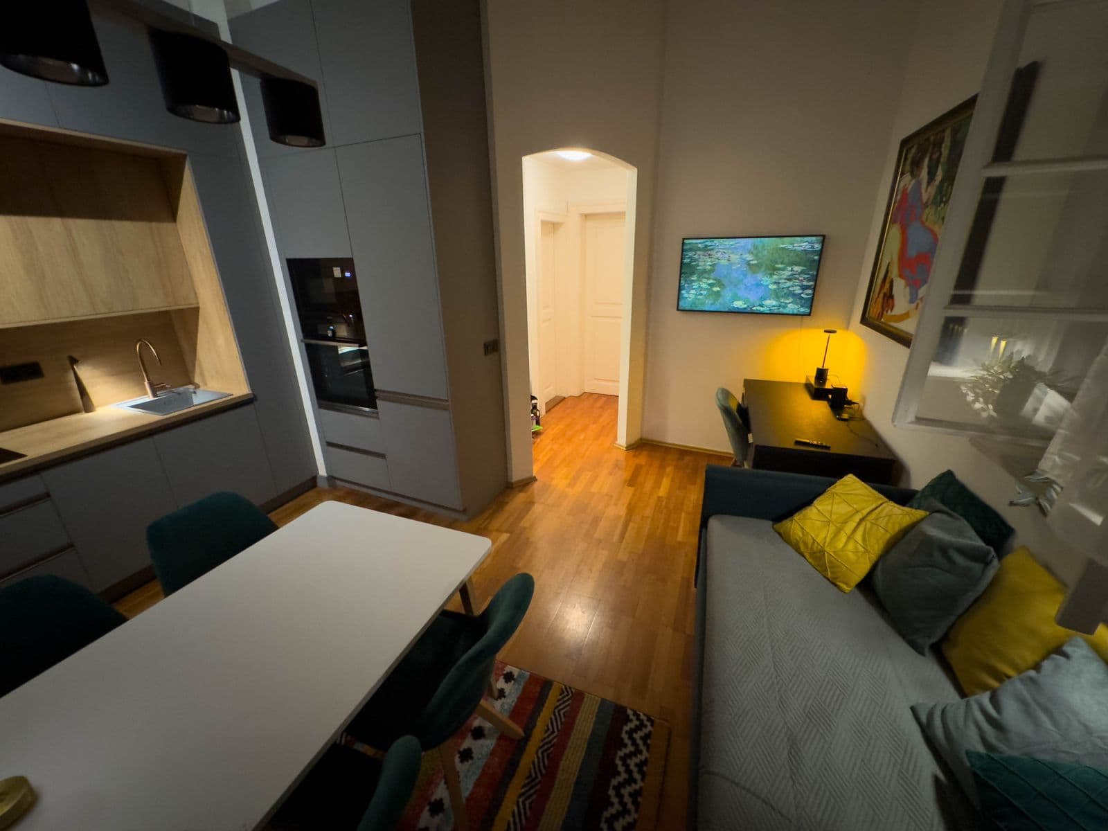 Pronájem bytu  40 m², Mostecká, Praha, Praha