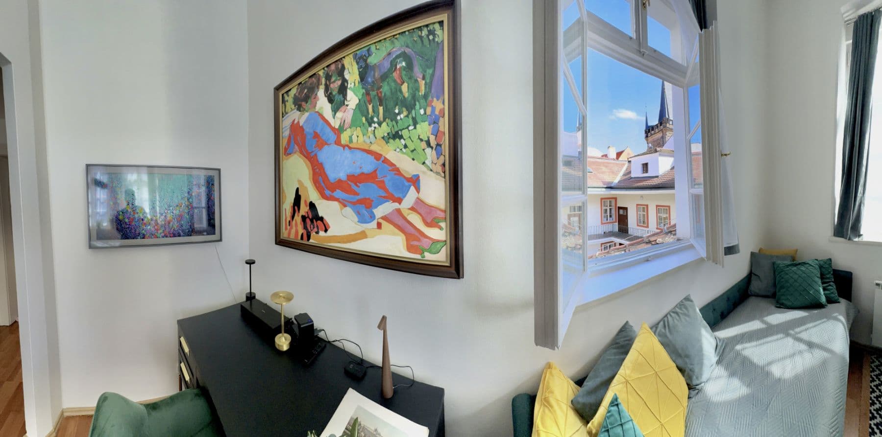 Pronájem bytu  40 m², Mostecká, Praha, Praha