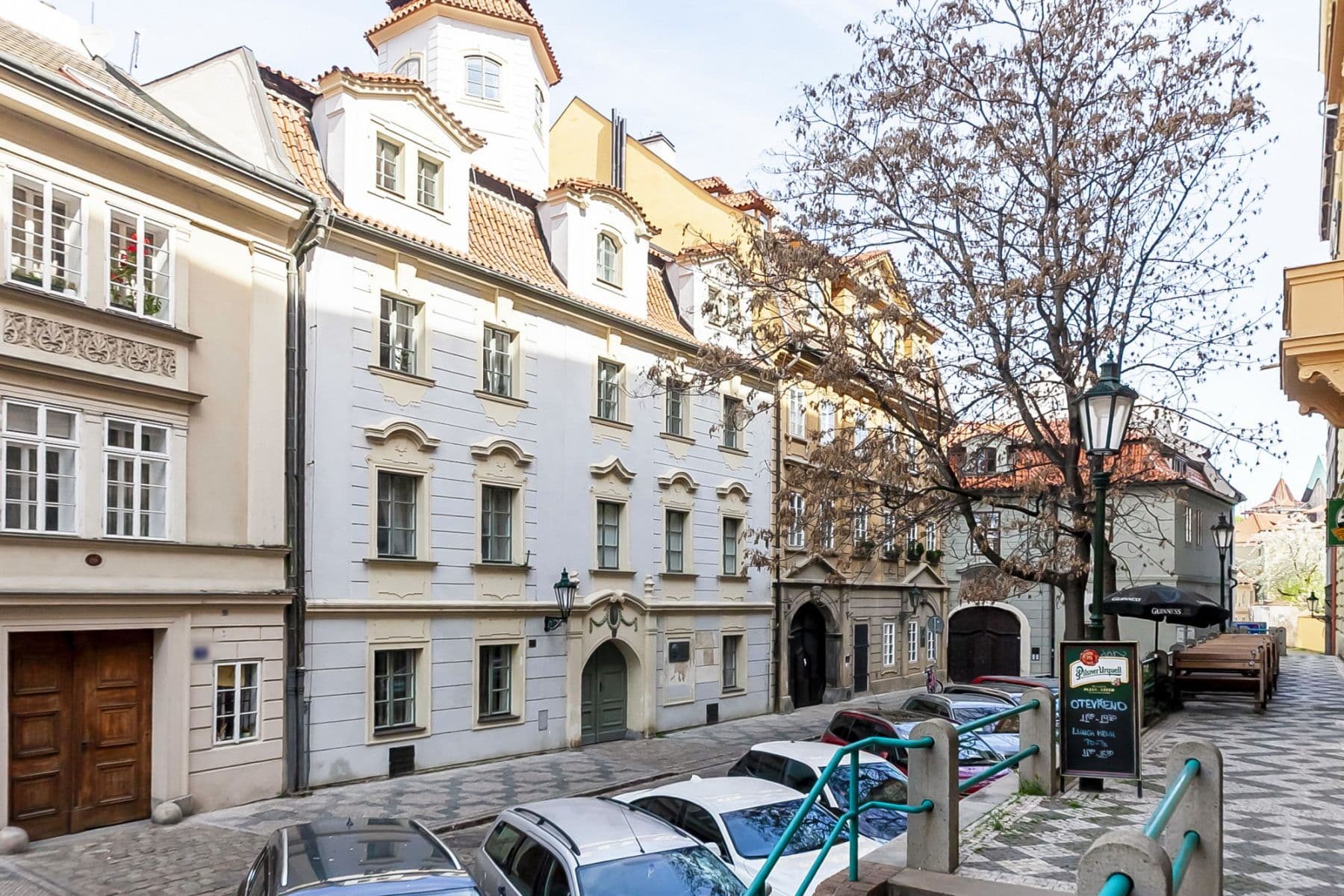 Pronájem bytu  50 m², U Obecního dvora, Praha, Praha