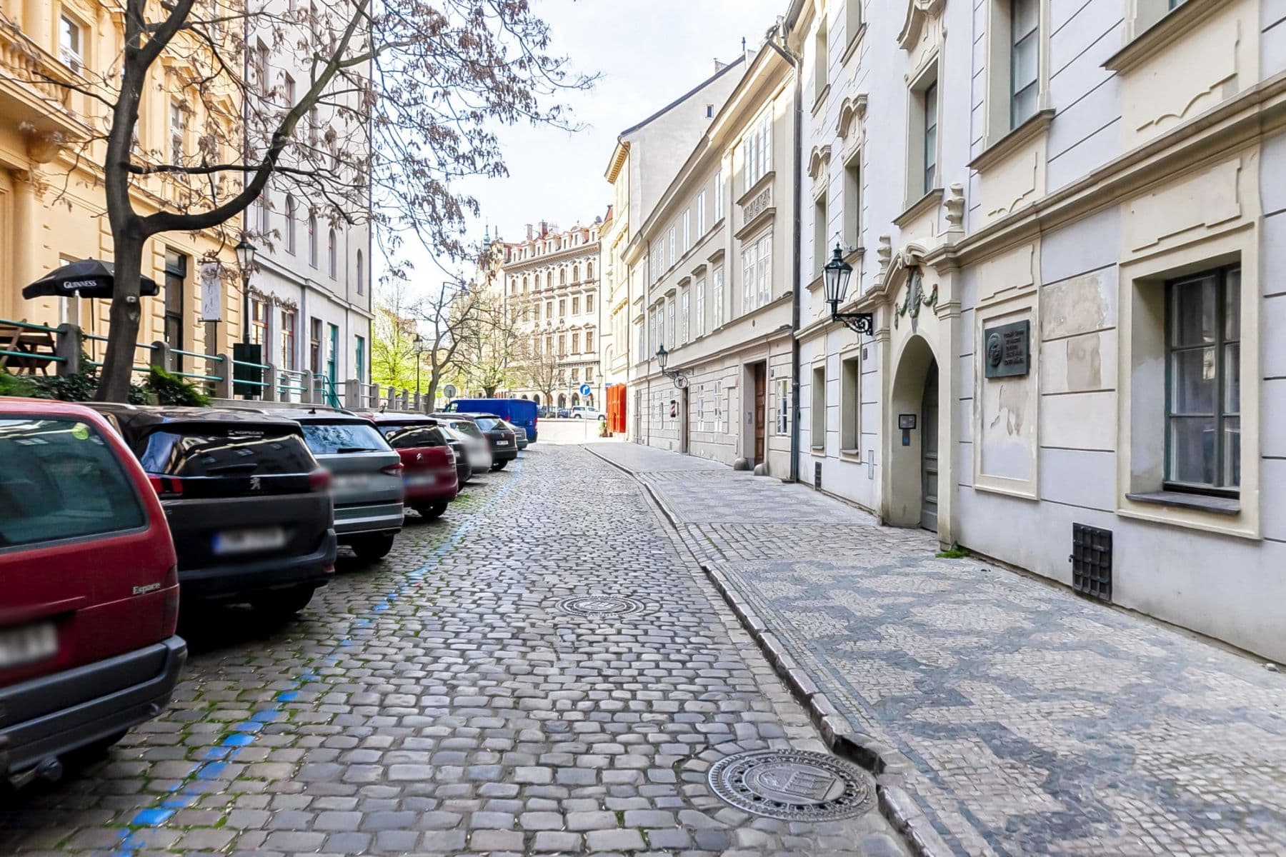 Pronájem bytu  50 m², U Obecního dvora, Praha, Praha