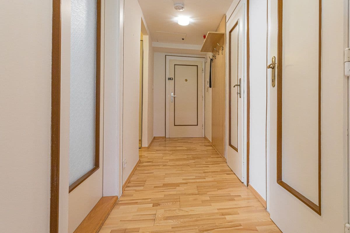Pronájem bytu  50 m², U Obecního dvora, Praha, Praha