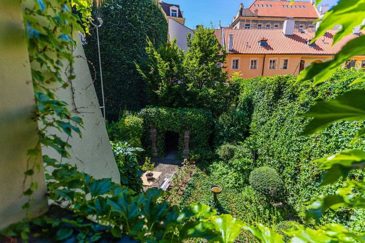 Pronájem bytu  50 m², U Obecního dvora, Praha, Praha