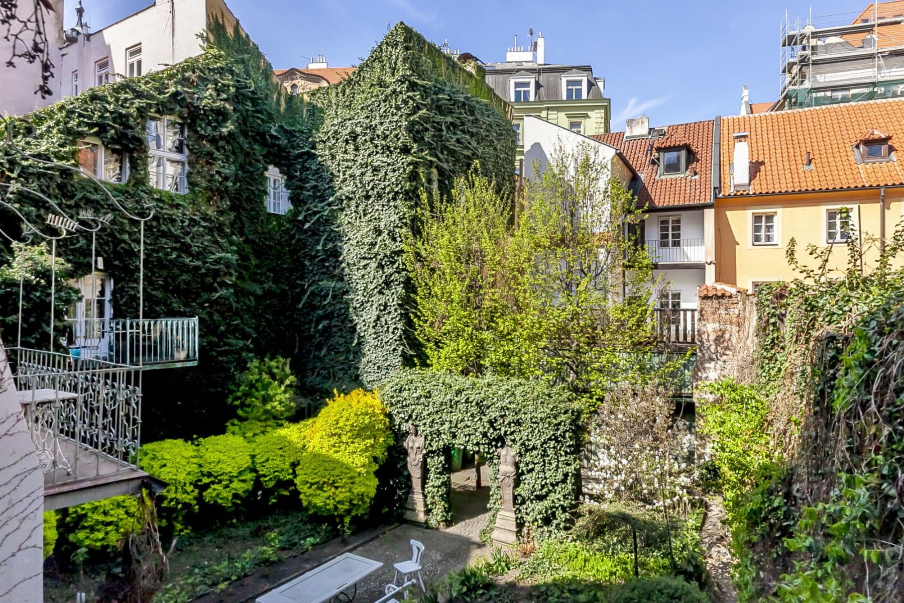 Pronájem bytu  50 m², U Obecního dvora, Praha, Praha