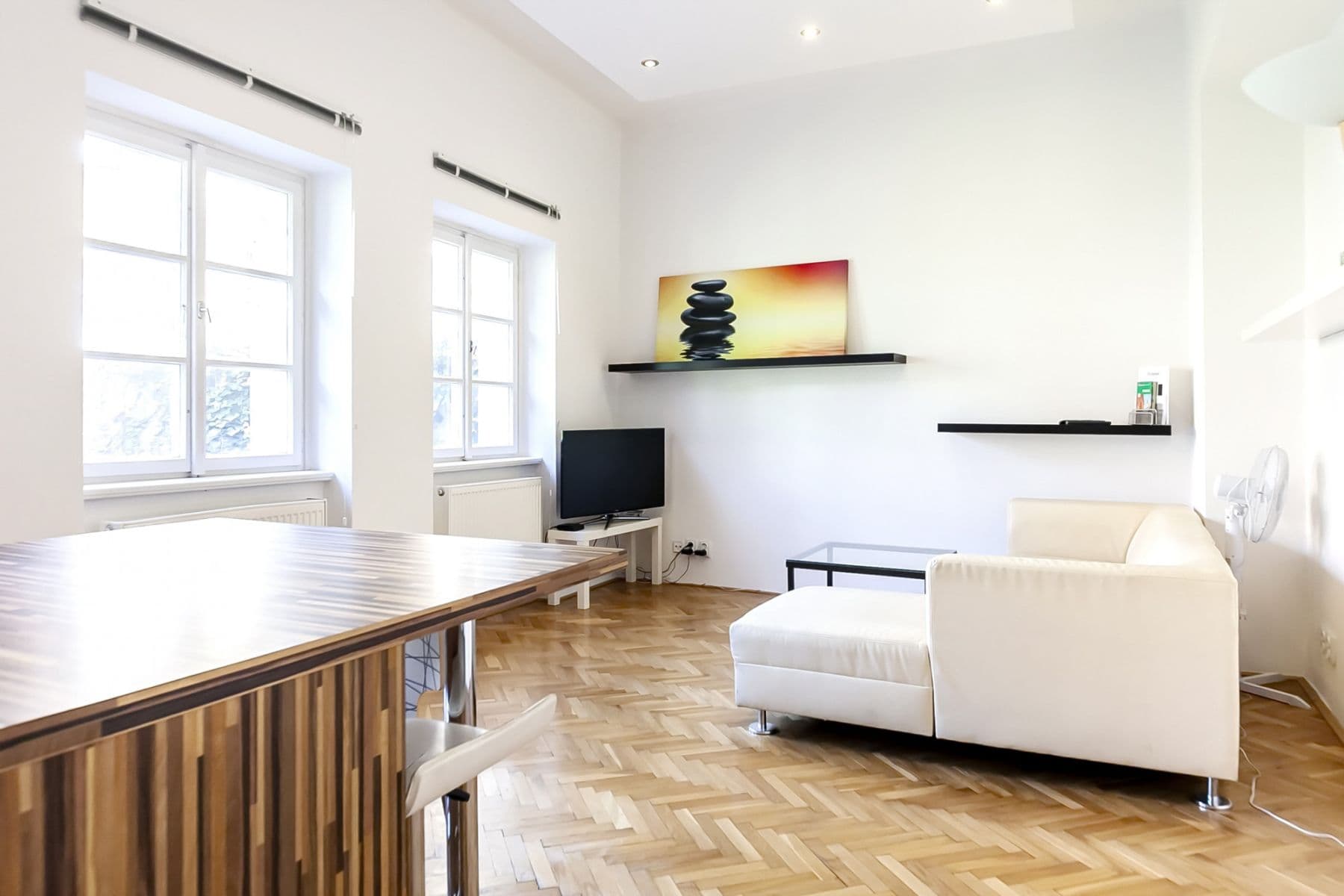 Pronájem bytu  50 m², U Obecního dvora, Praha, Praha