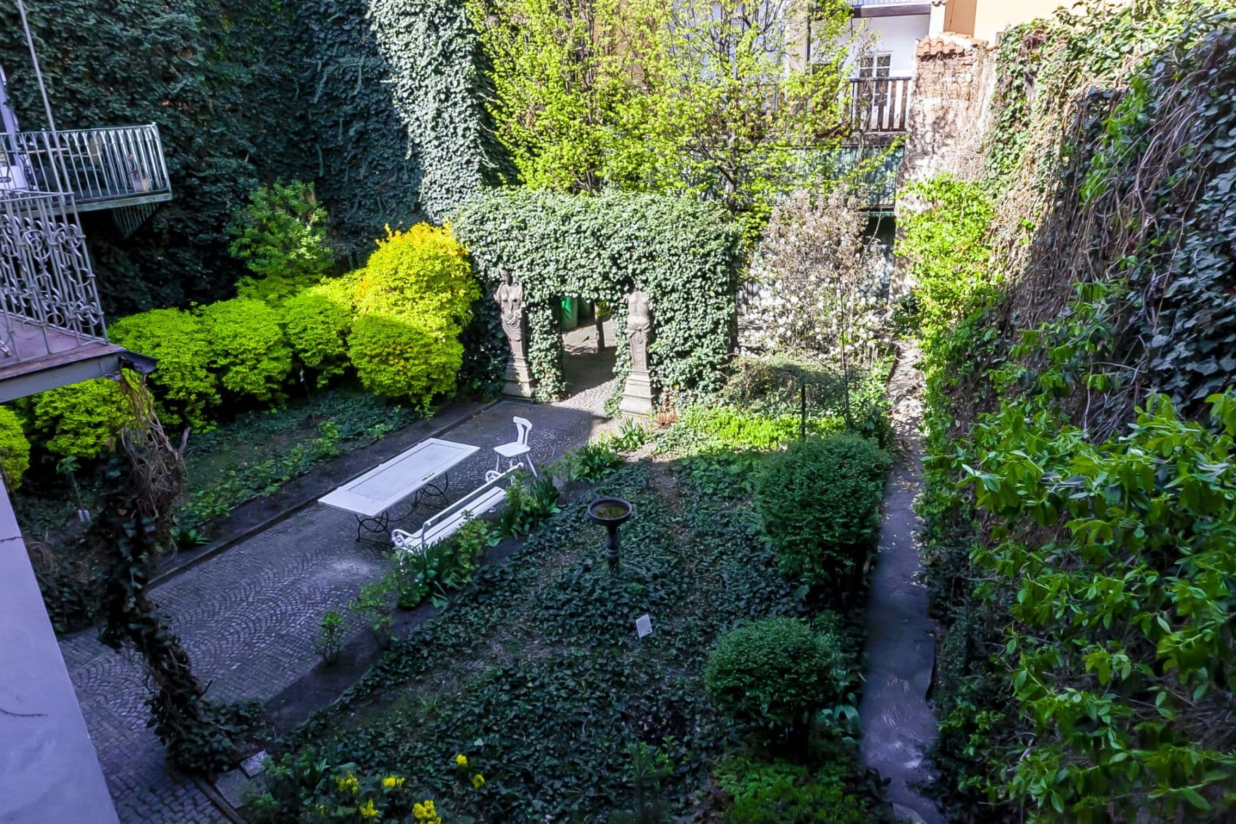 Pronájem bytu  50 m², U Obecního dvora, Praha, Praha