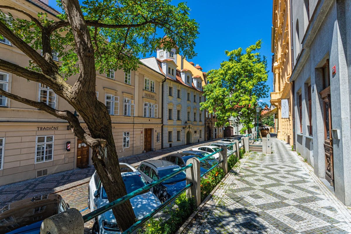 Pronájem bytu  50 m², U Obecního dvora, Praha, Praha