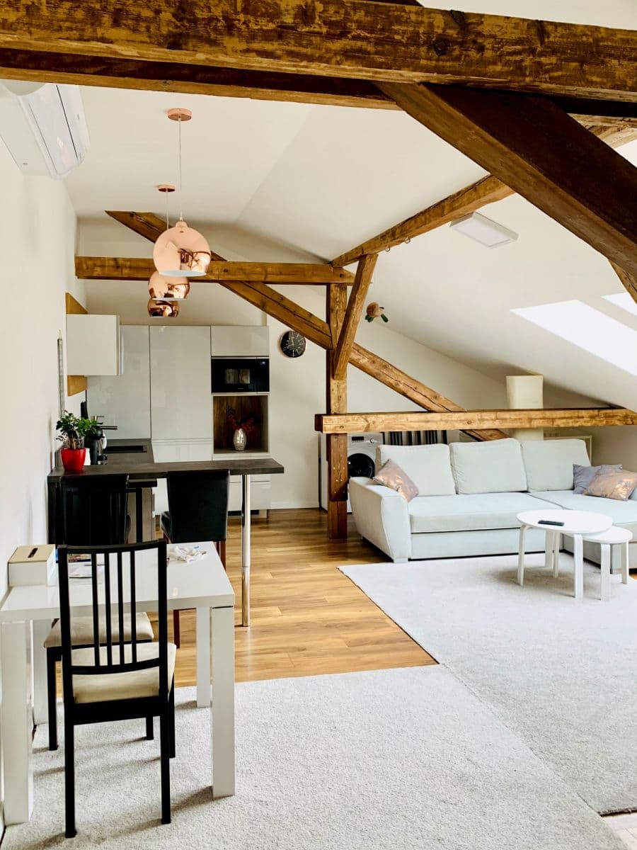 Pronájem bytu  55 m², Bulharská, Praha, Praha