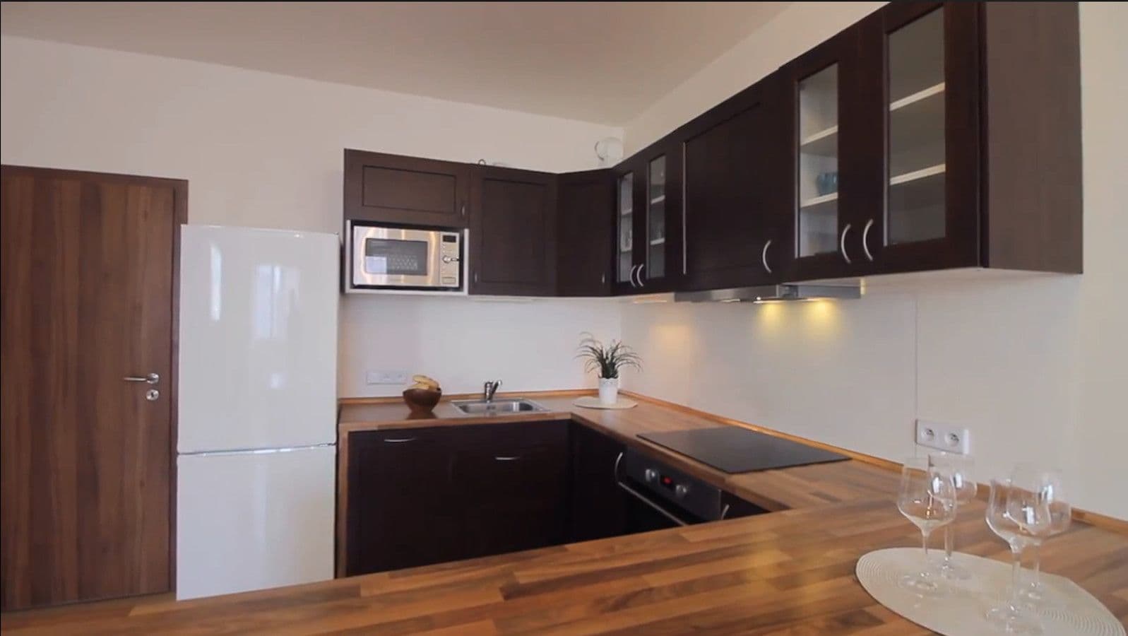 Pronájem bytu  60 m², Zakšínská, Praha, Praha