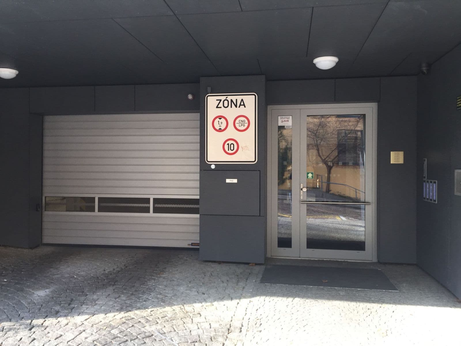 Pronájem bytu  39 m², Mozartova, Praha, Praha