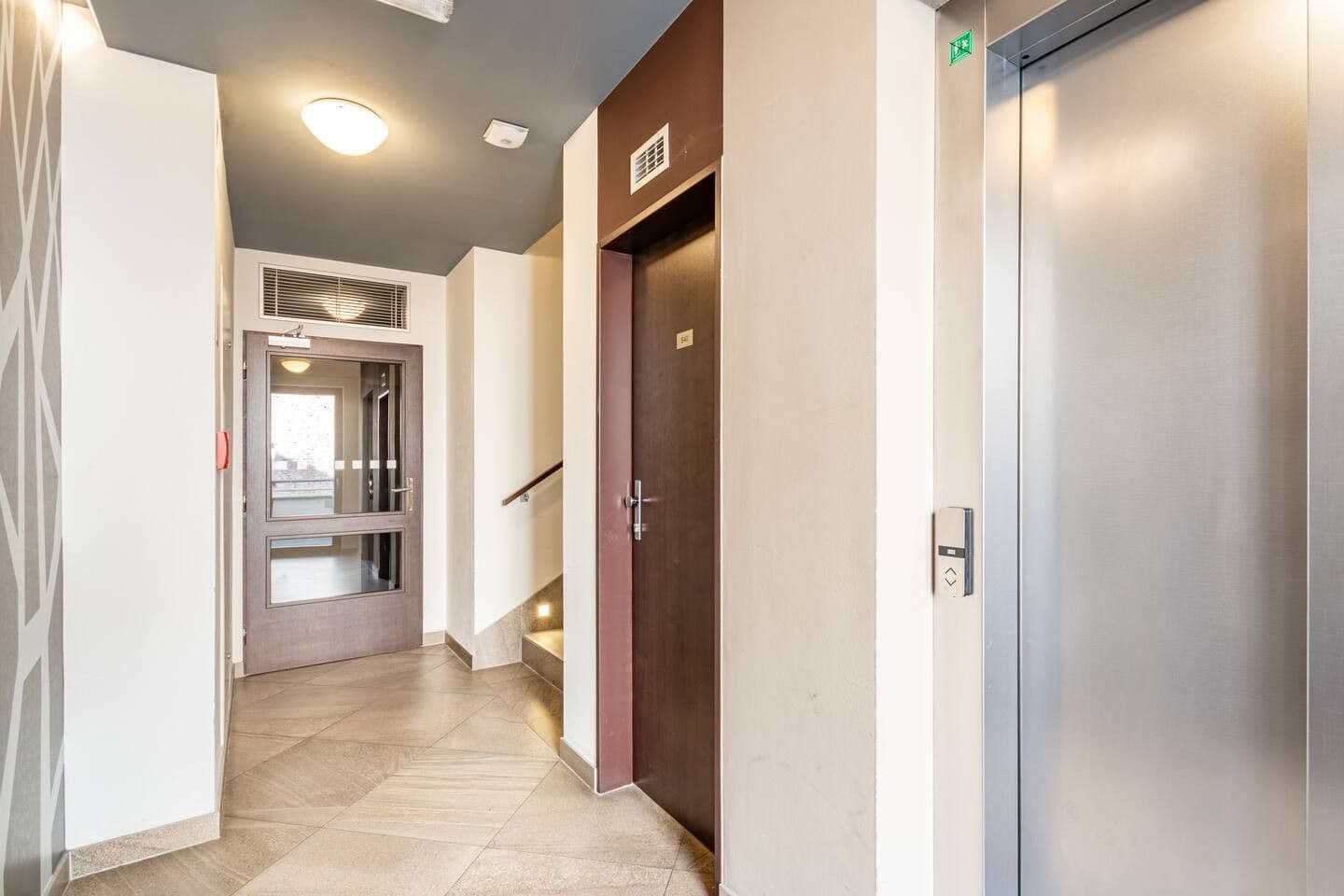 Pronájem bytu  39 m², Mozartova, Praha, Praha