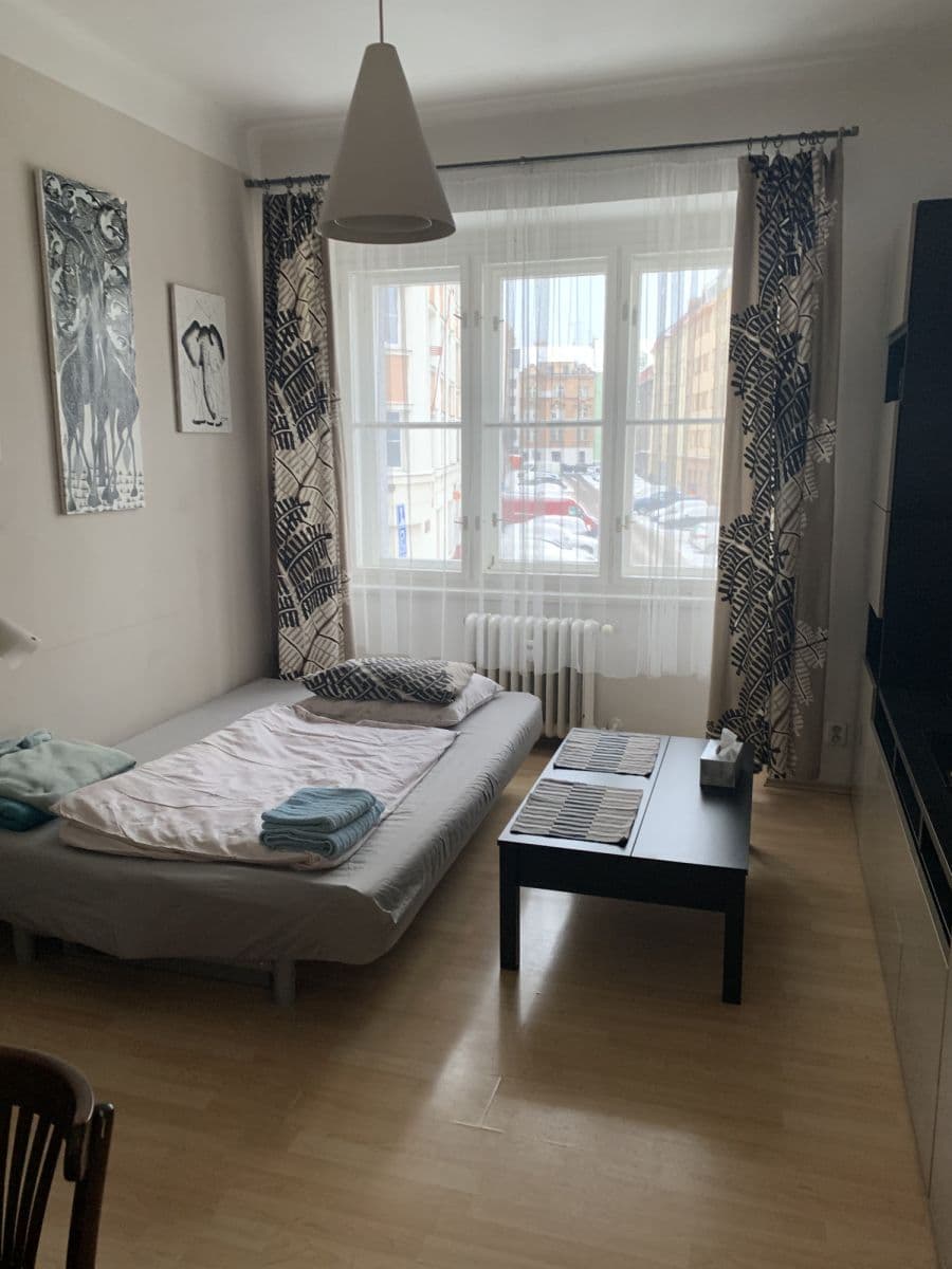 Pronájem bytu  52 m², U Křížku, Praha, Praha