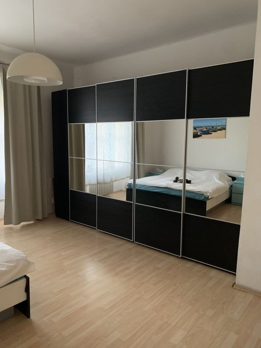 Pronájem bytu  52 m², U Křížku, Praha, Praha