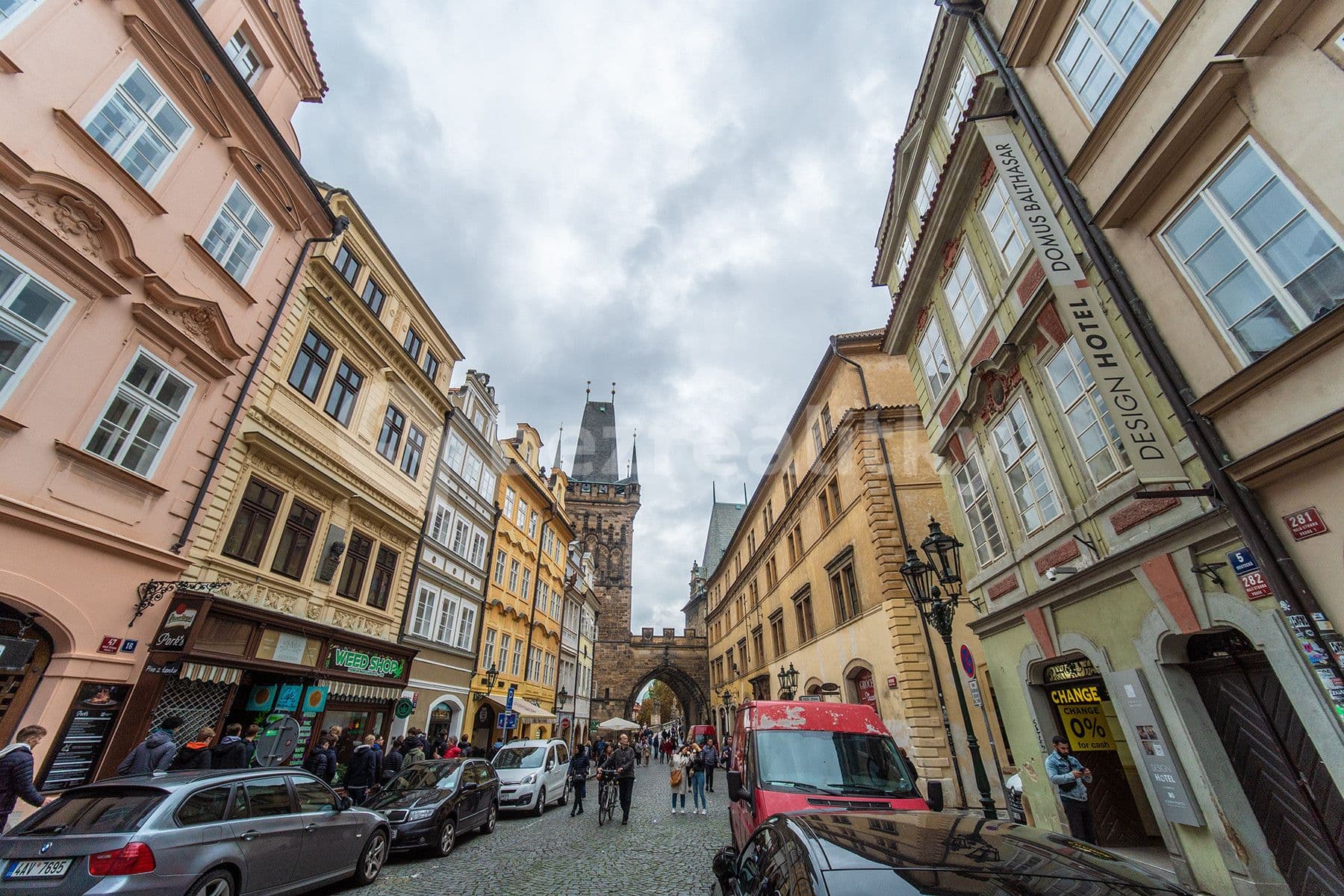 Pronájem bytu  35 m², Mostecká, Praha, Praha