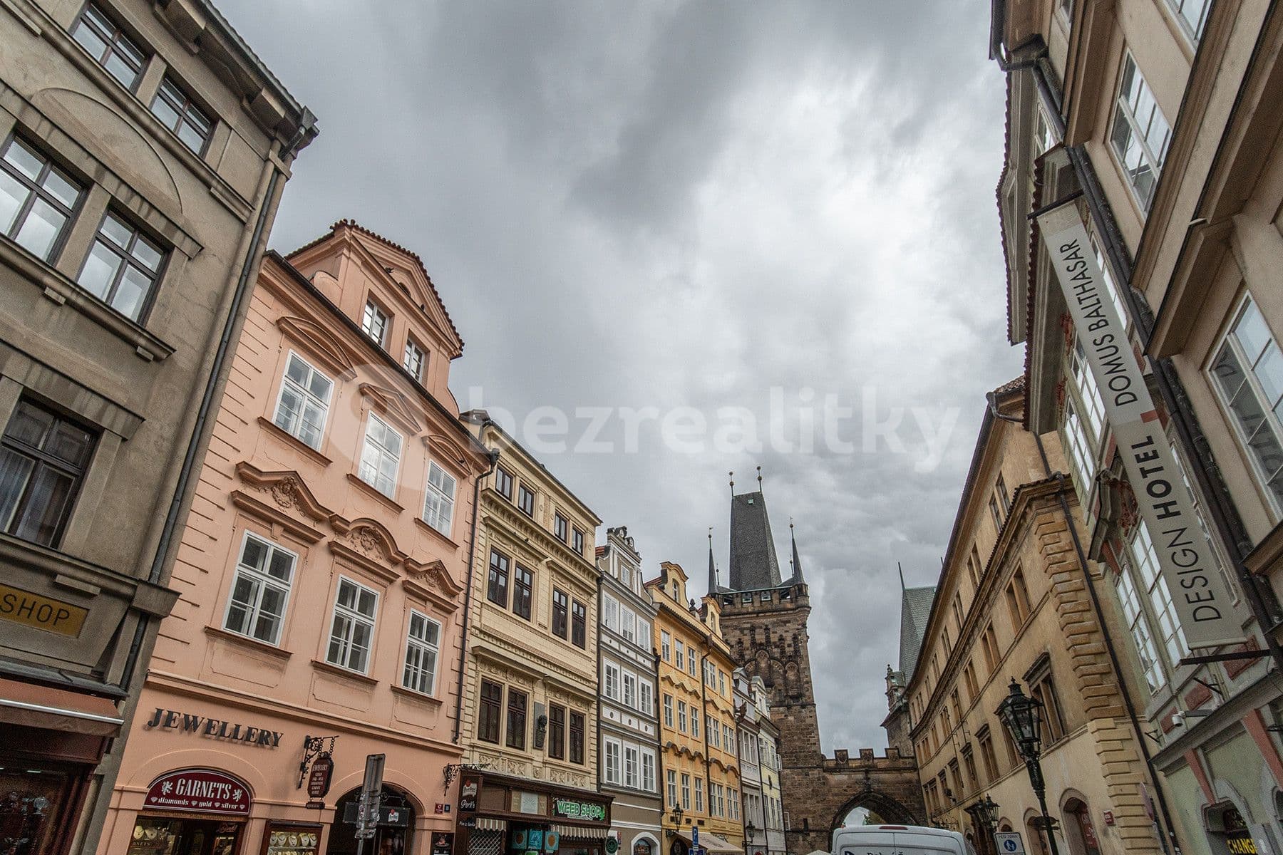 Pronájem bytu  35 m², Mostecká, Praha, Praha