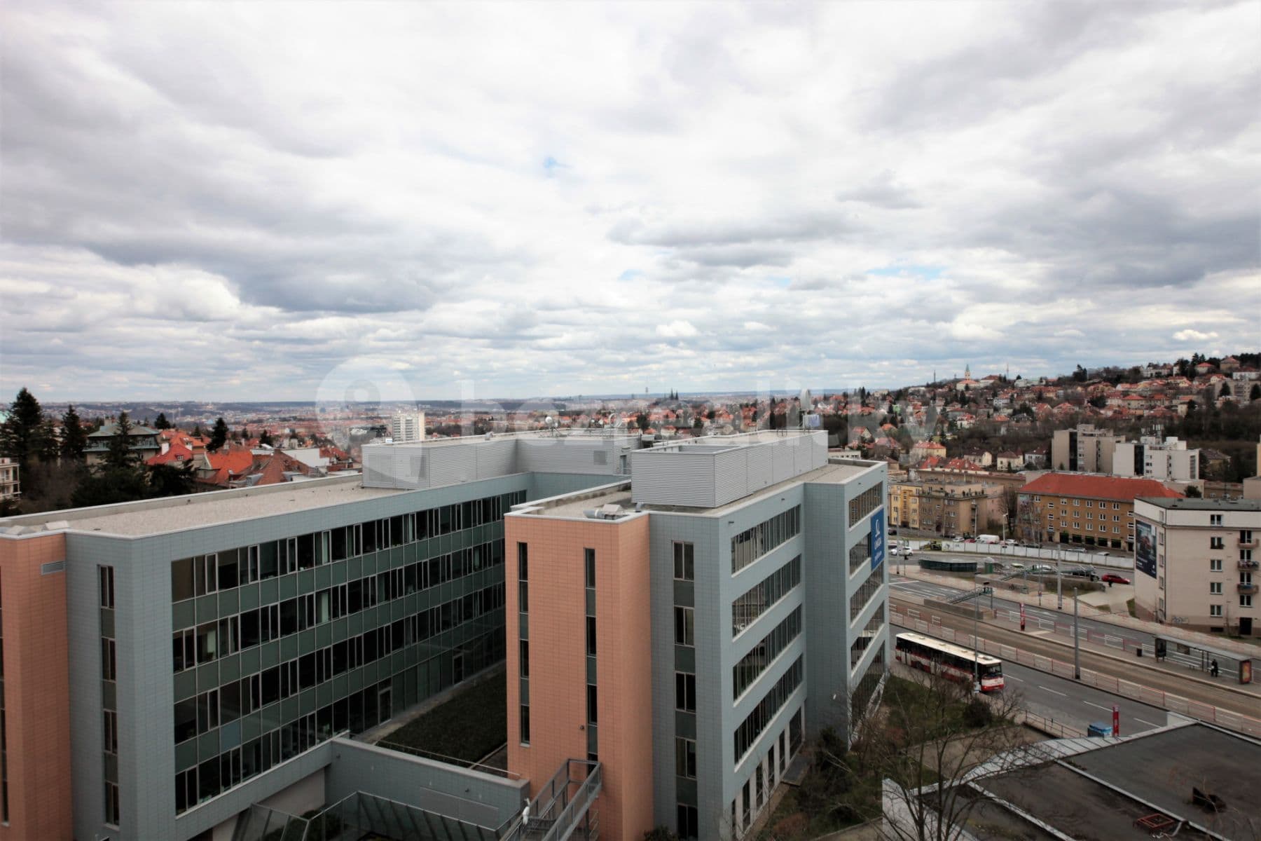 Pronájem bytu  53 m², Arabská, Praha, Praha