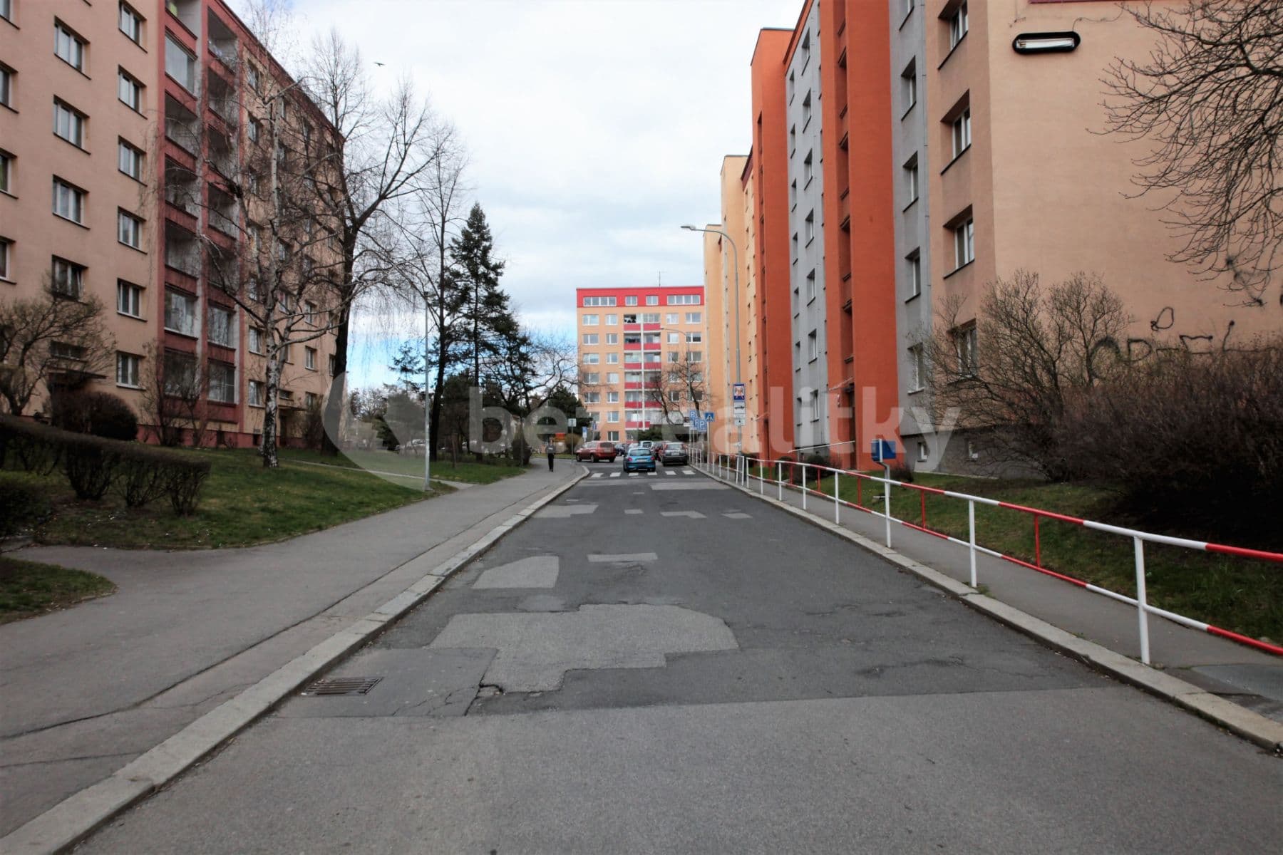 Pronájem bytu  53 m², Arabská, Praha, Praha