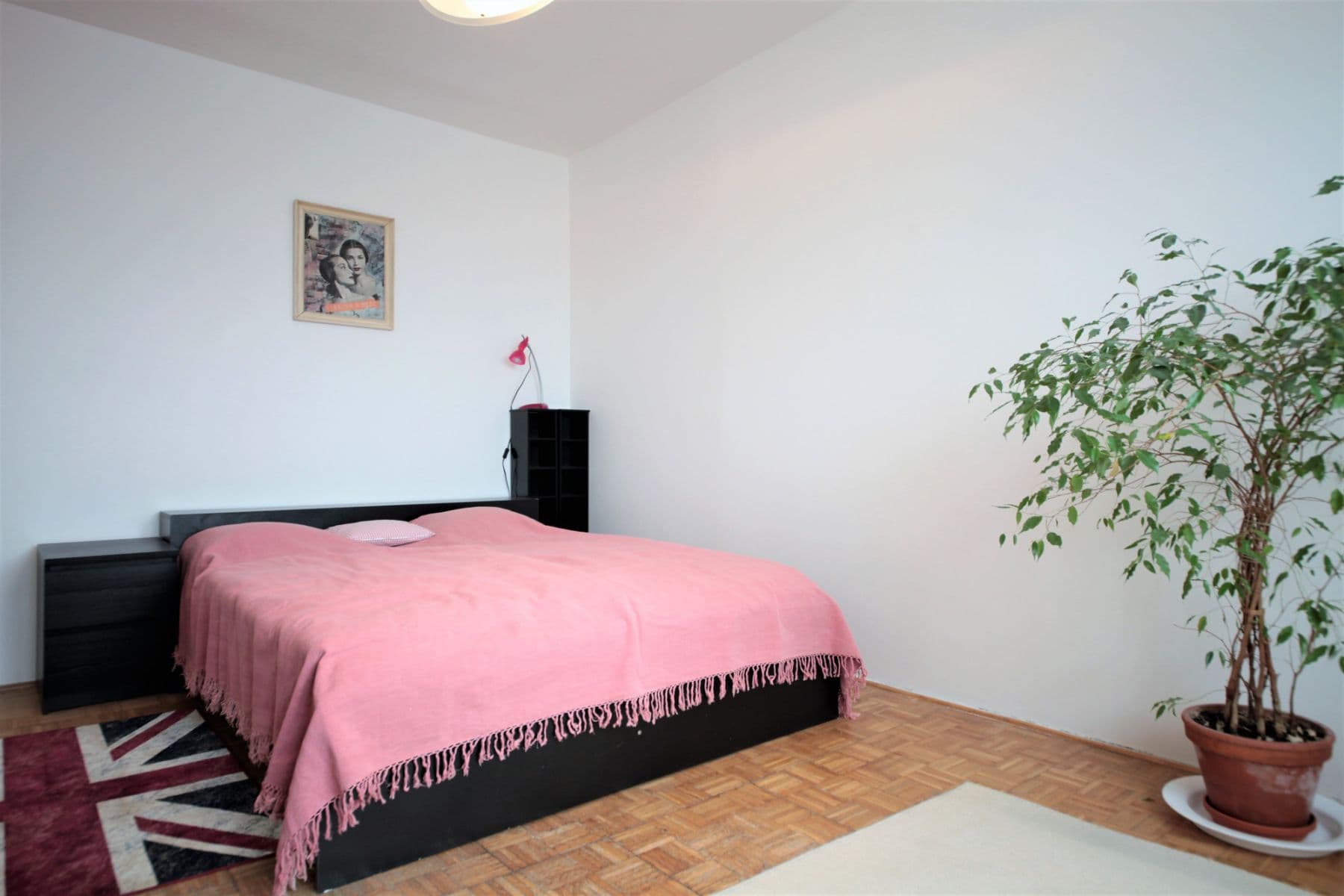 Pronájem bytu  53 m², Arabská, Praha, Praha