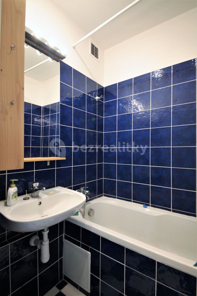 Pronájem bytu  53 m², Arabská, Praha, Praha