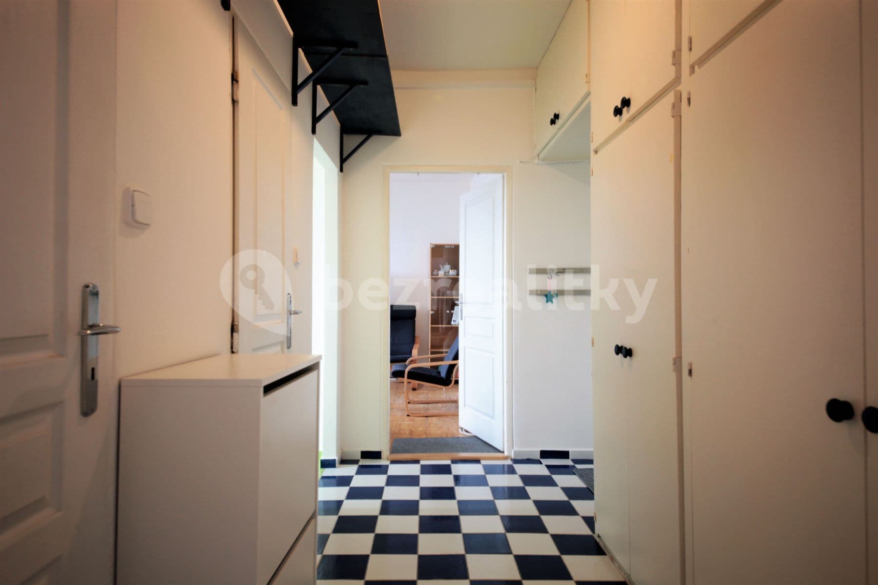 Pronájem bytu  53 m², Arabská, Praha, Praha