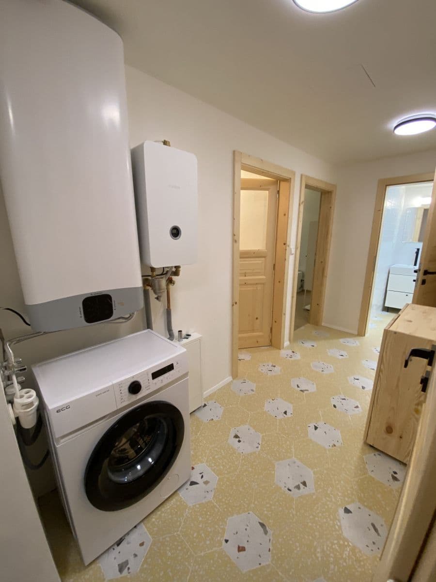 Pronájem bytu  40 m², Za Vokovickou Vozovnou, Praha, Praha