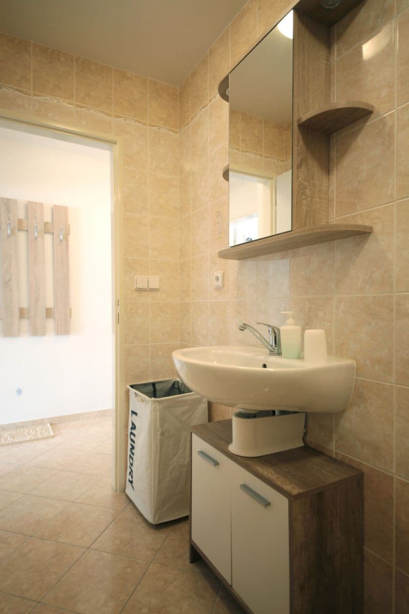 Pronájem bytu  40 m², Buchovcova, Praha, Praha