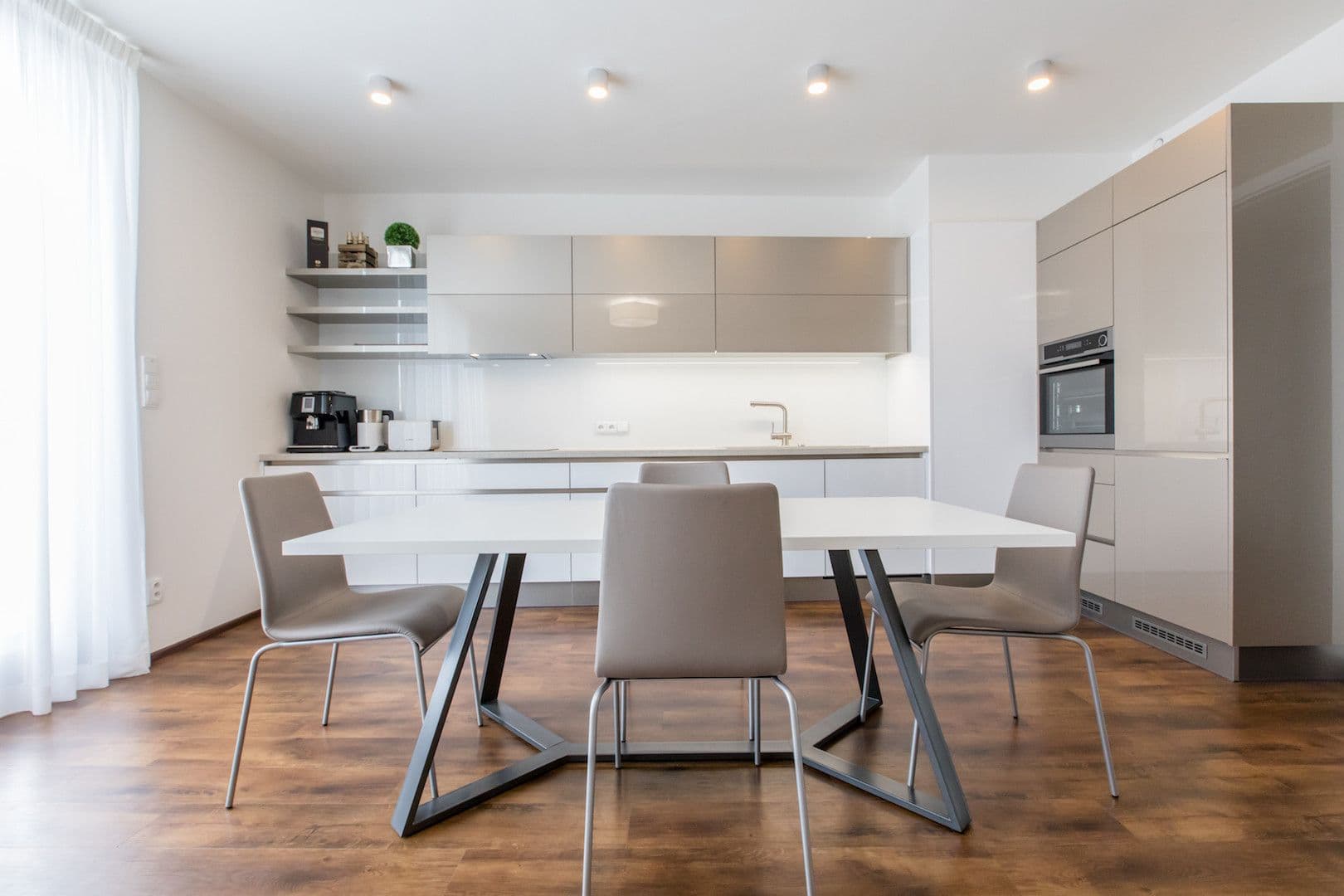 Pronájem bytu  120 m², Hartigova, Praha, Praha