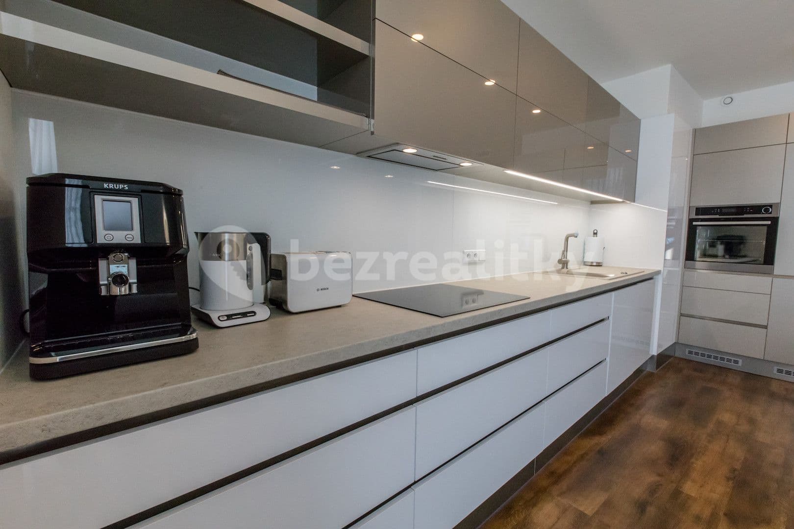 Pronájem bytu  120 m², Hartigova, Praha, Praha