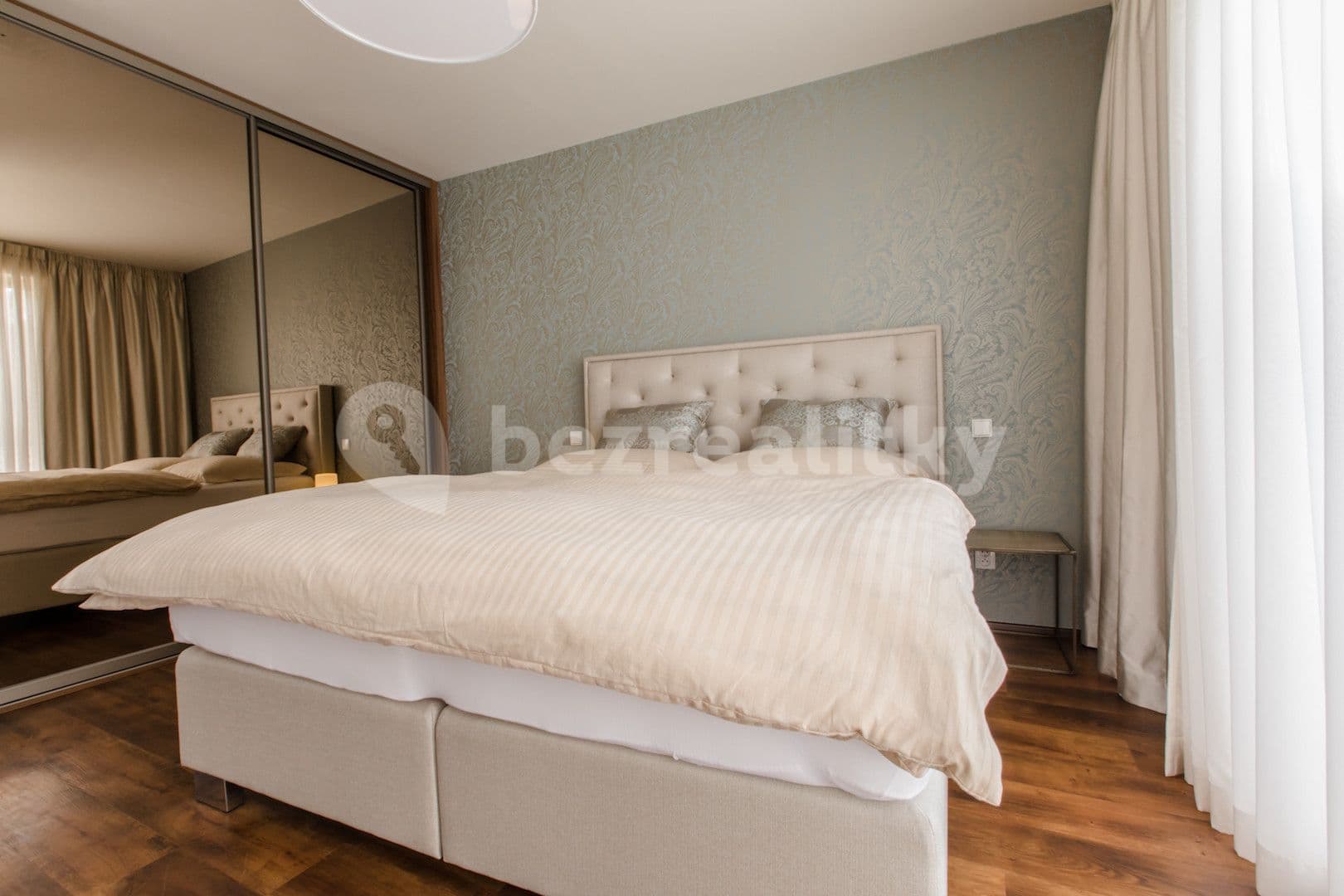 Pronájem bytu  120 m², Hartigova, Praha, Praha