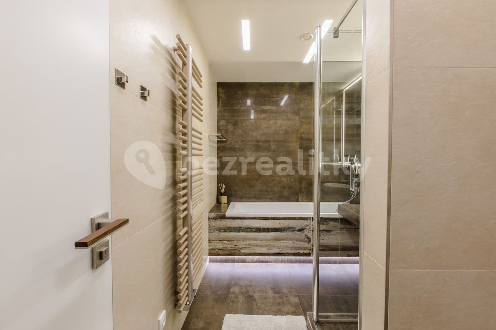 Pronájem bytu  120 m², Hartigova, Praha, Praha