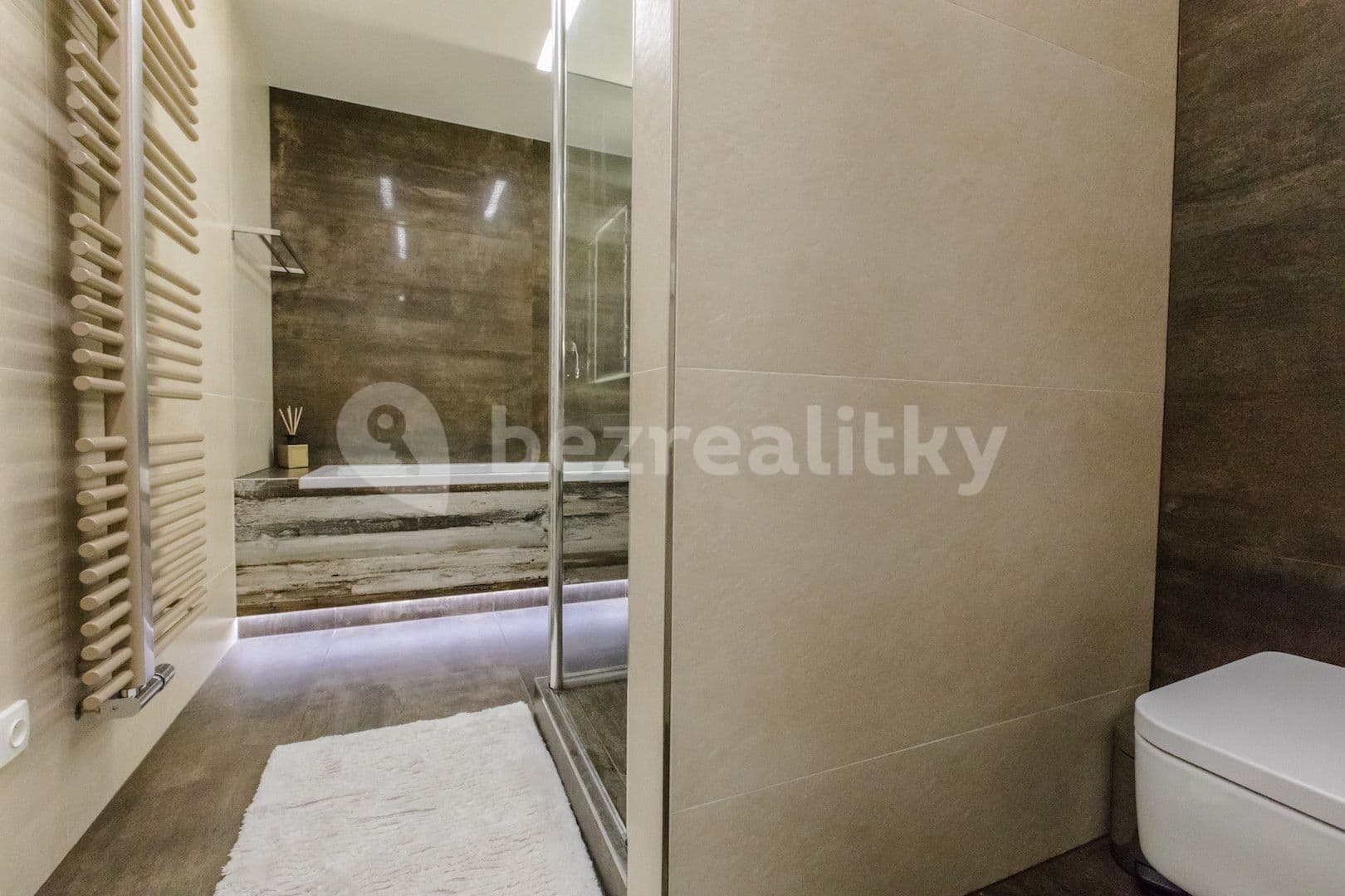 Pronájem bytu  120 m², Hartigova, Praha, Praha