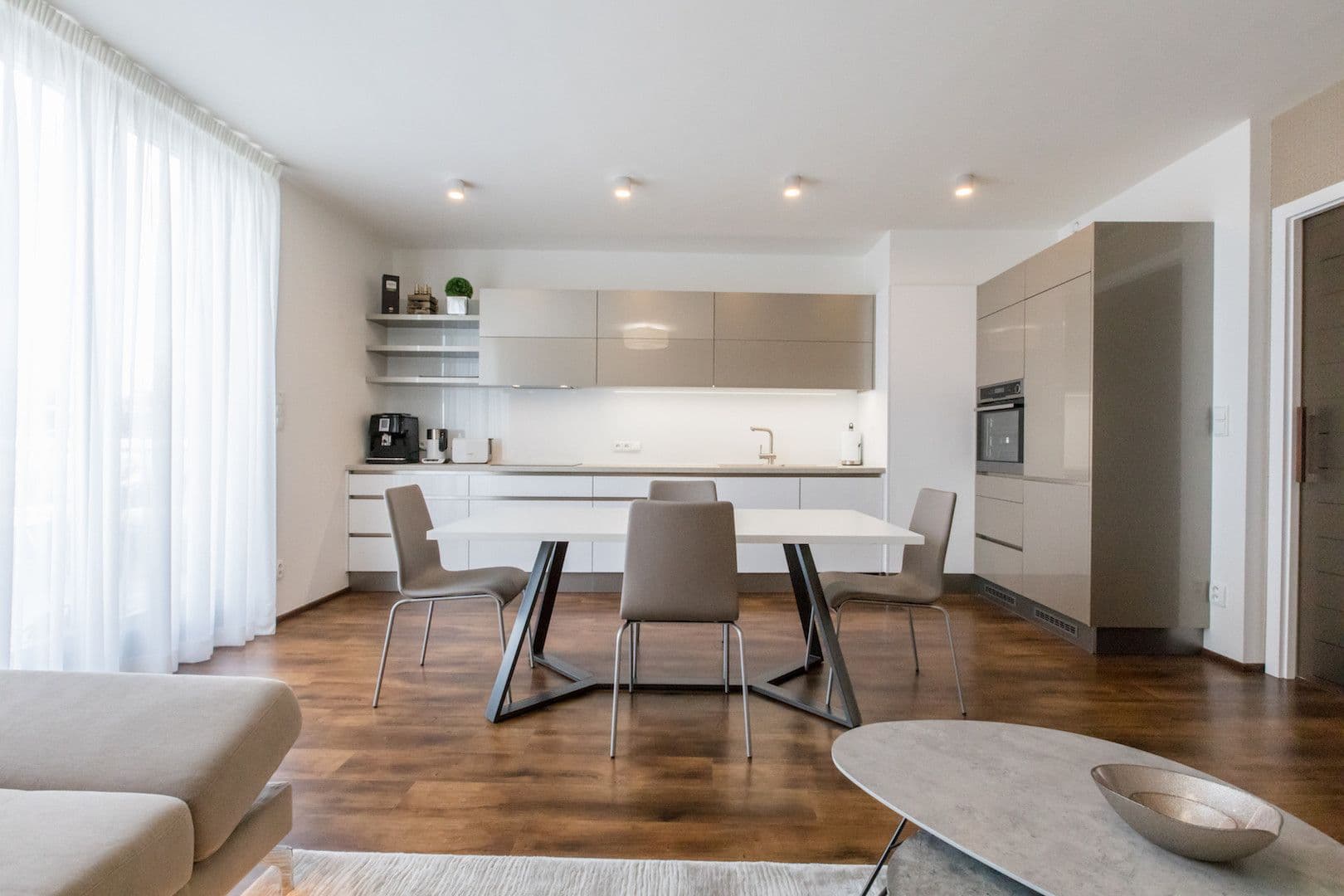 Pronájem bytu  120 m², Hartigova, Praha, Praha