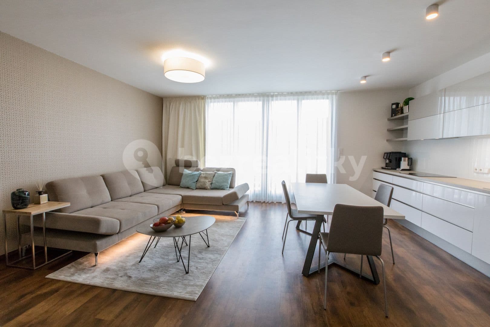 Pronájem bytu  120 m², Hartigova, Praha, Praha
