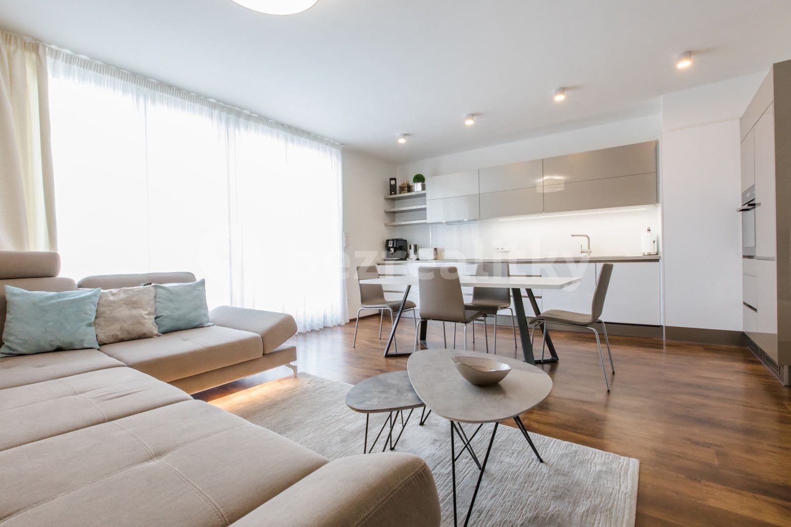 Pronájem bytu  120 m², Hartigova, Praha, Praha