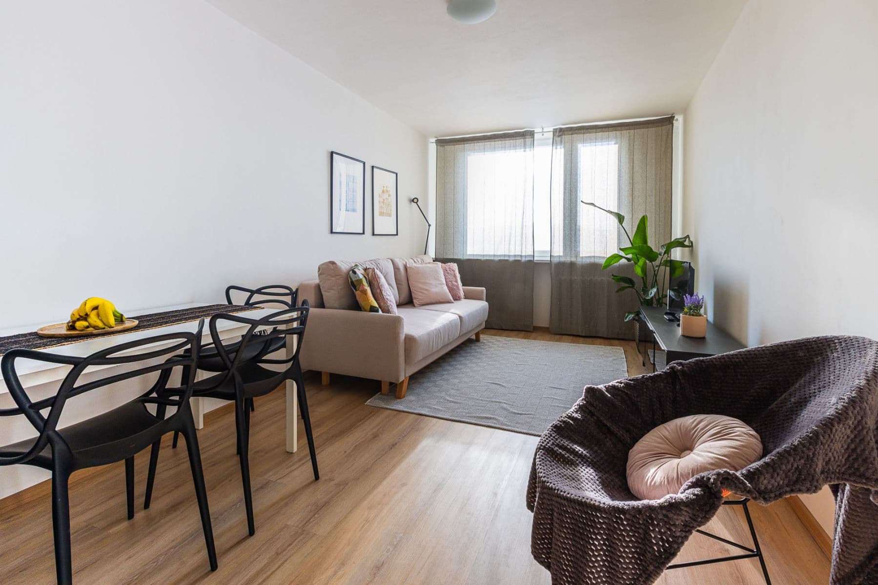 Pronájem bytu  45 m², Tusarova, Praha, Praha