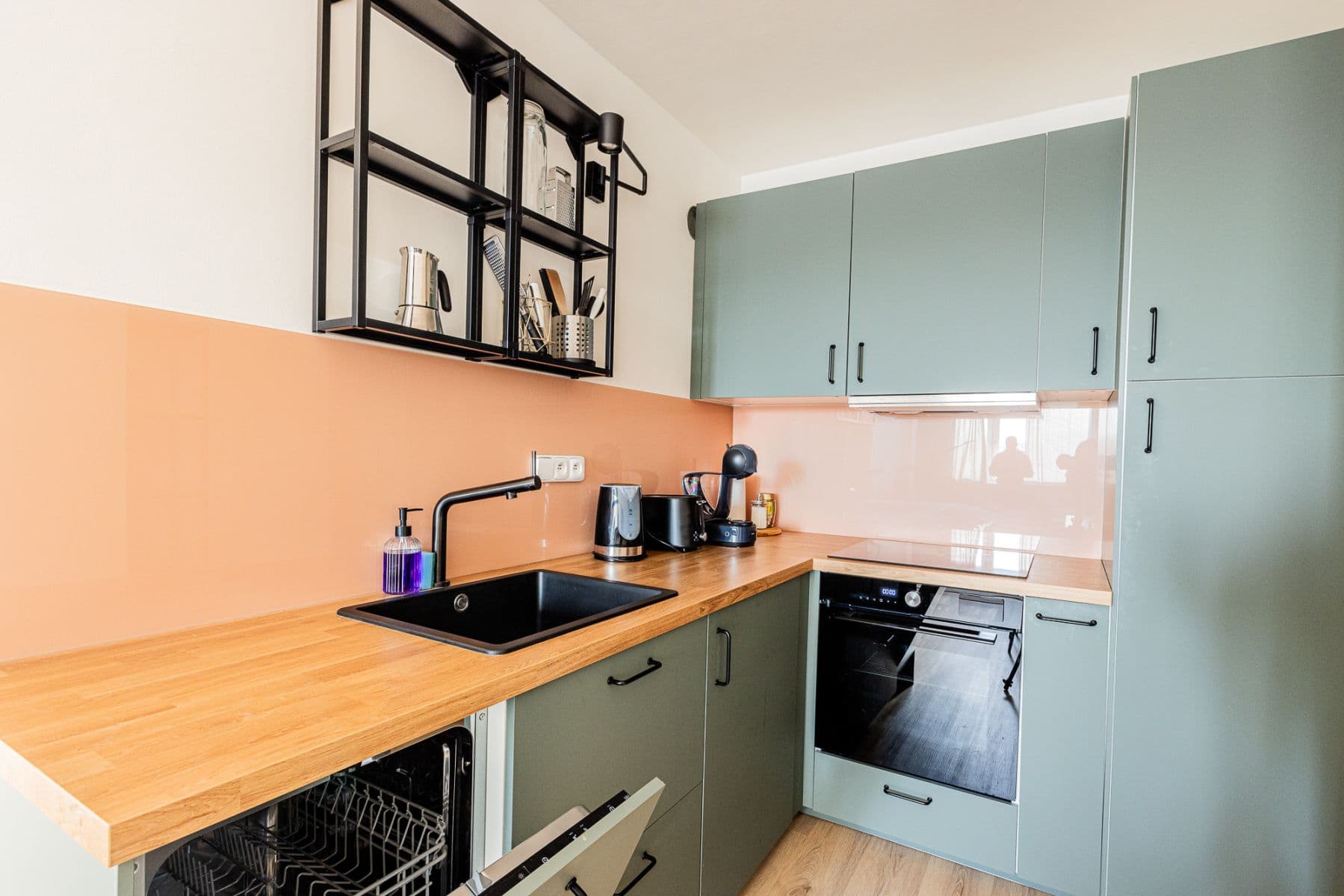 Pronájem bytu  45 m², Tusarova, Praha, Praha