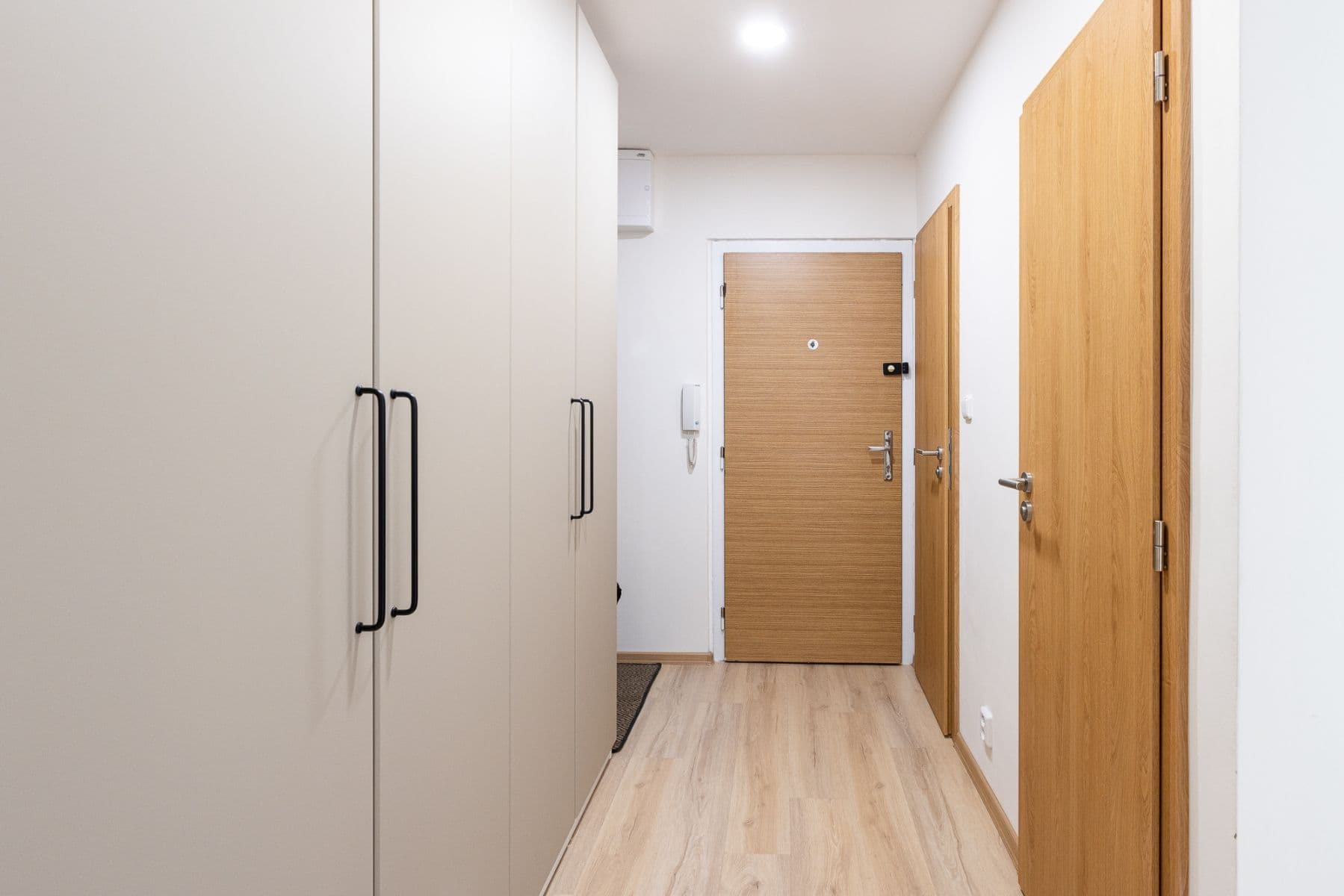 Pronájem bytu  45 m², Tusarova, Praha, Praha