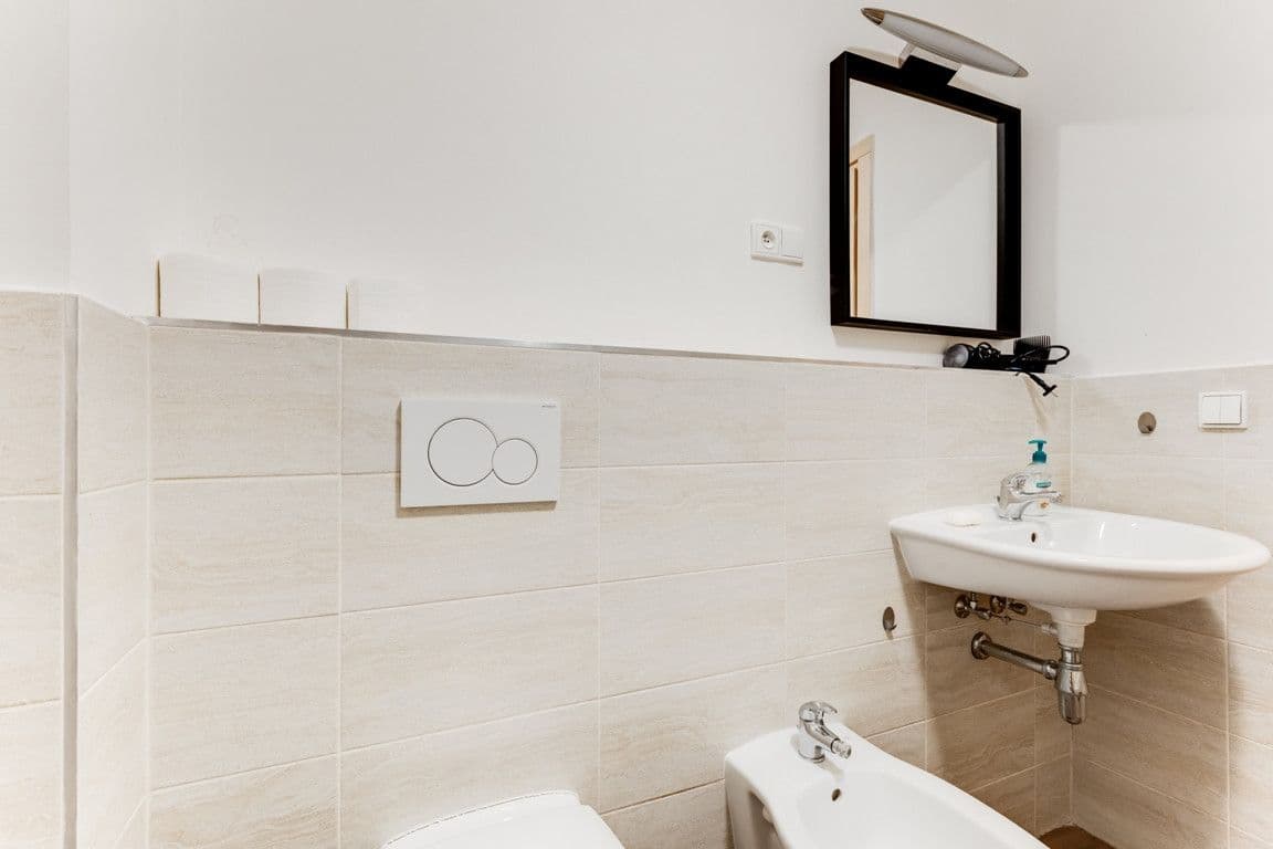 Pronájem bytu  55 m², Legerova, Praha, Praha