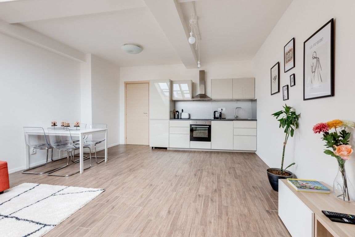 Pronájem bytu  55 m², Legerova, Praha, Praha