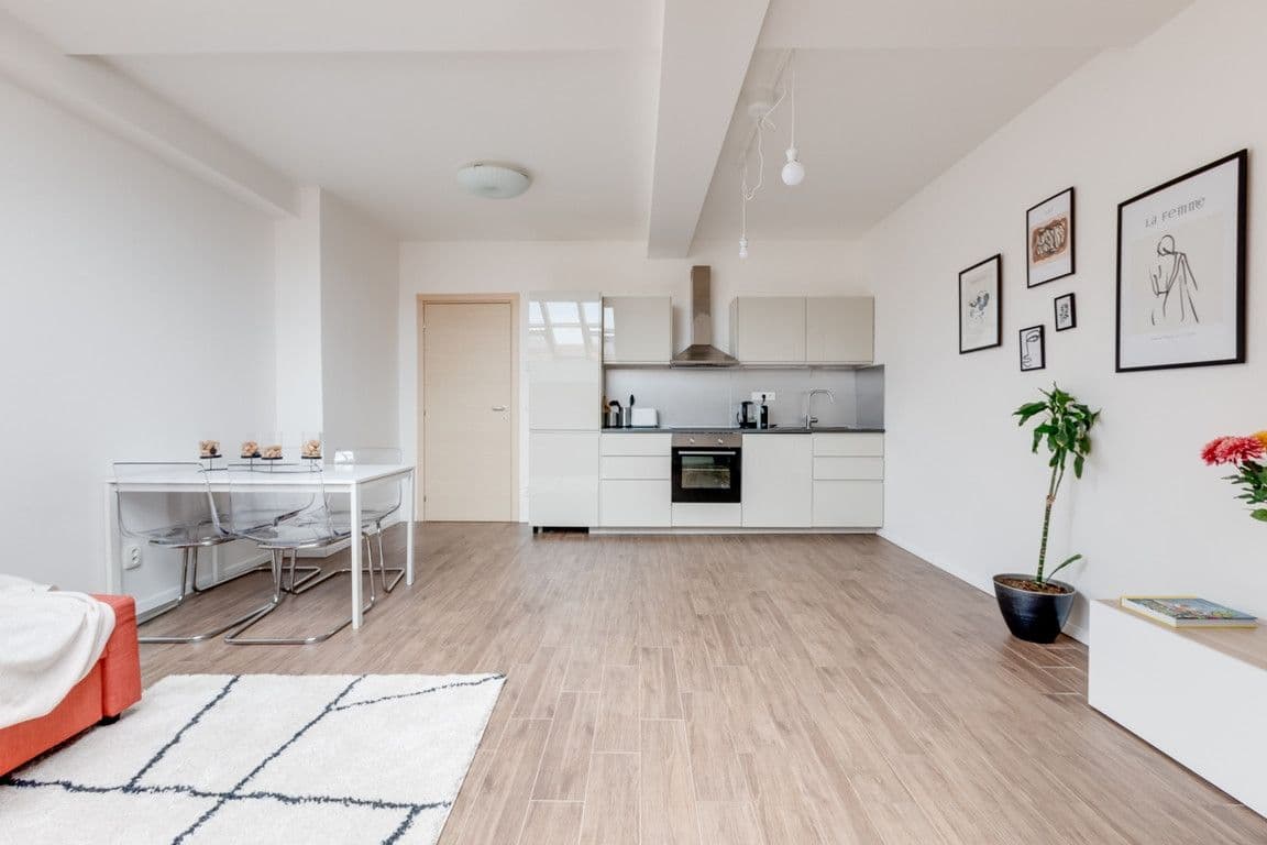 Pronájem bytu  55 m², Legerova, Praha, Praha