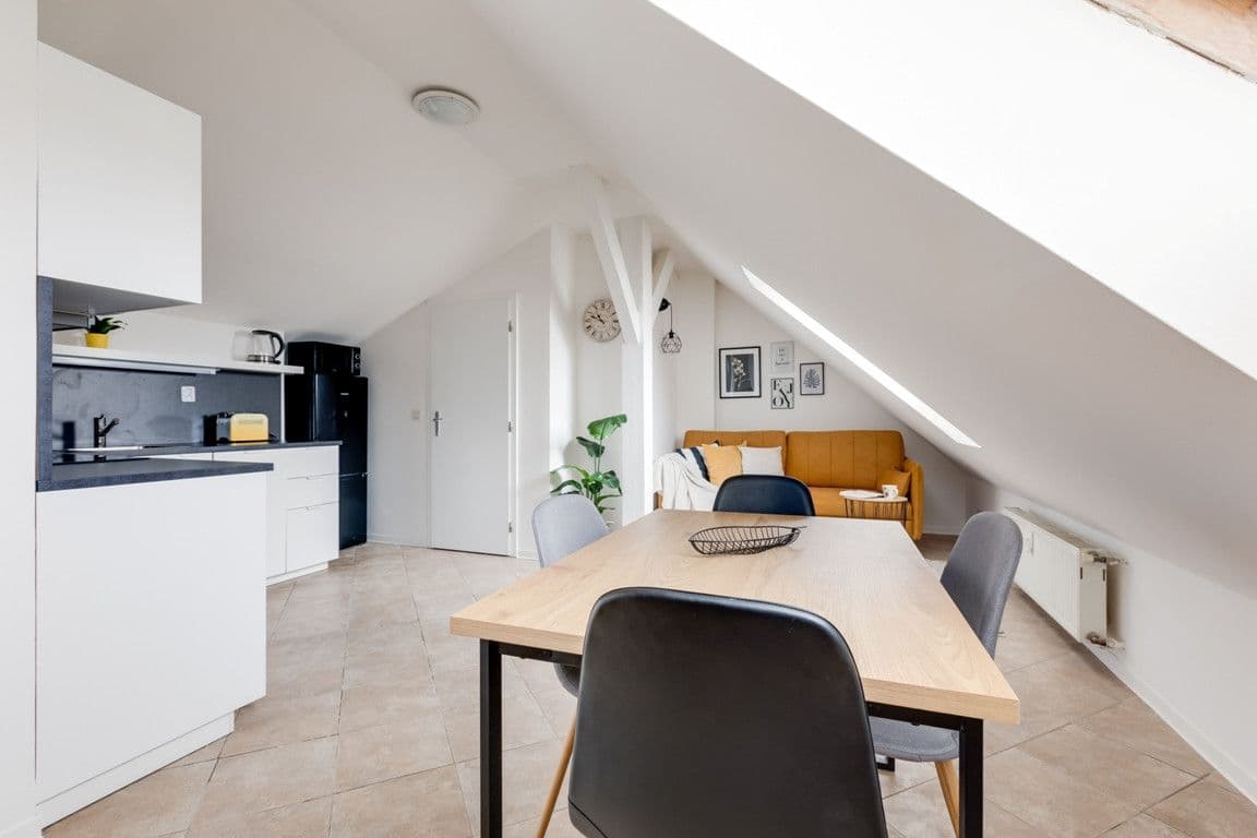Pronájem bytu  55 m², V Tůních, Praha, Praha