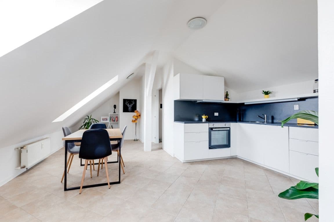 Pronájem bytu  55 m², V Tůních, Praha, Praha